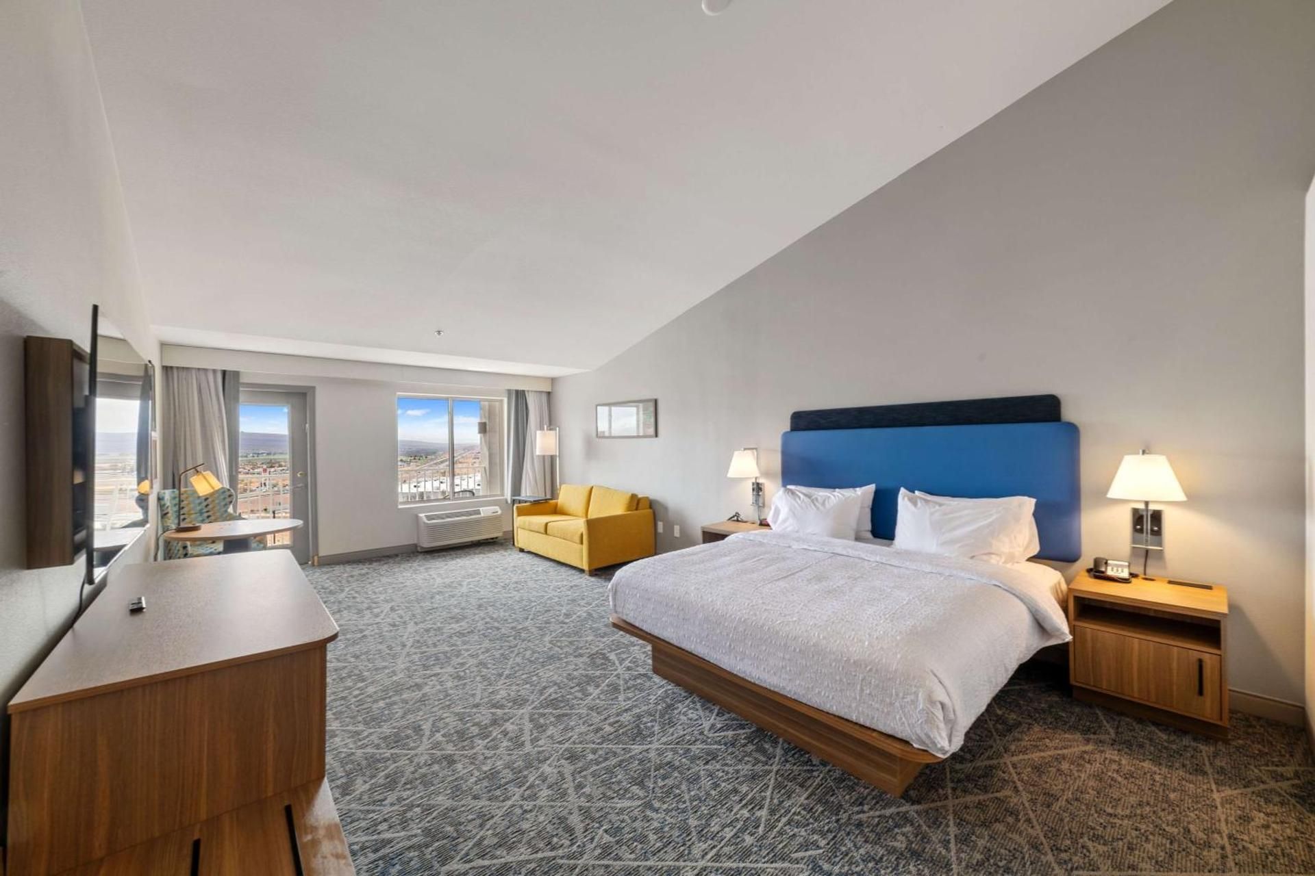 1 King Bed