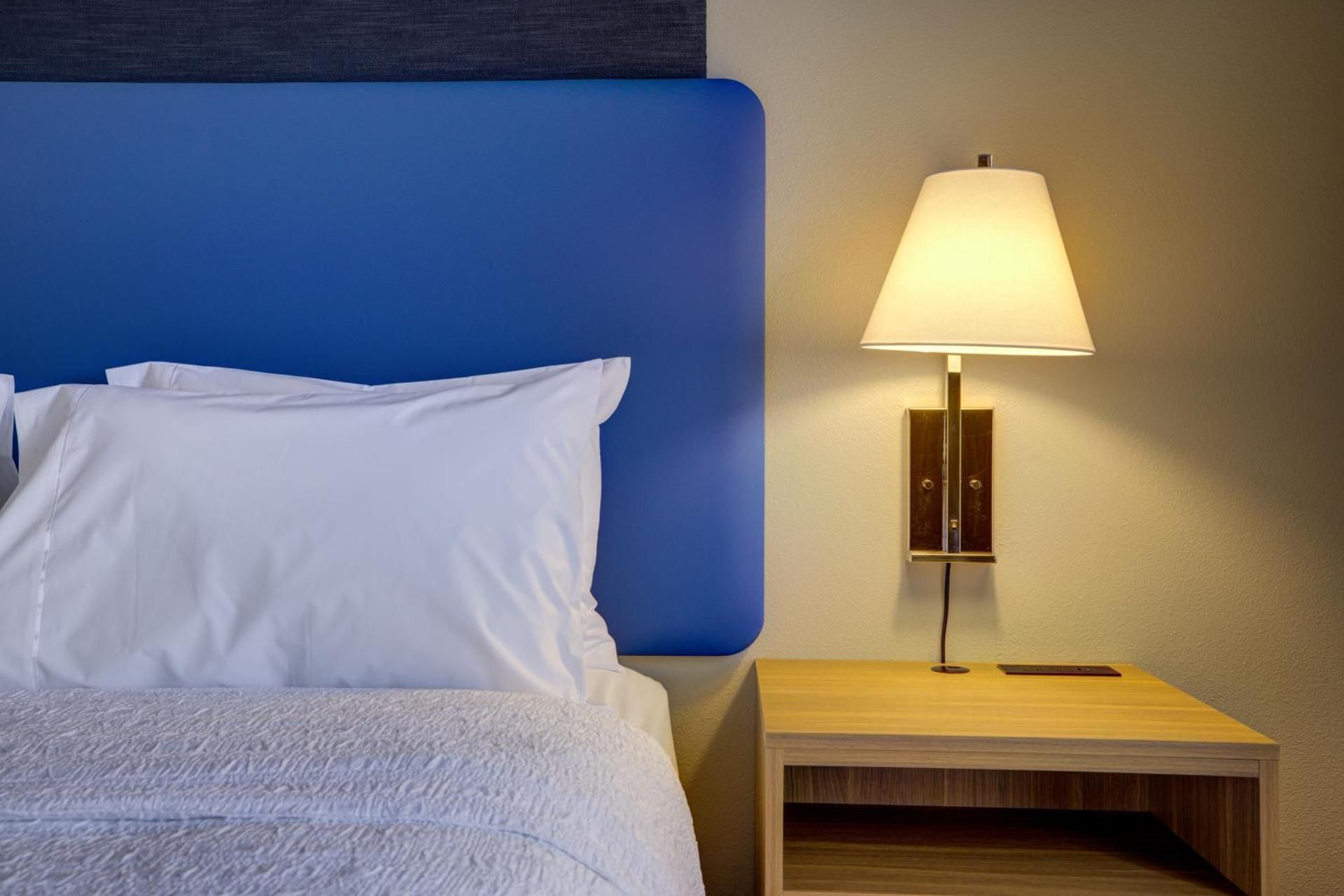 1 King Bed