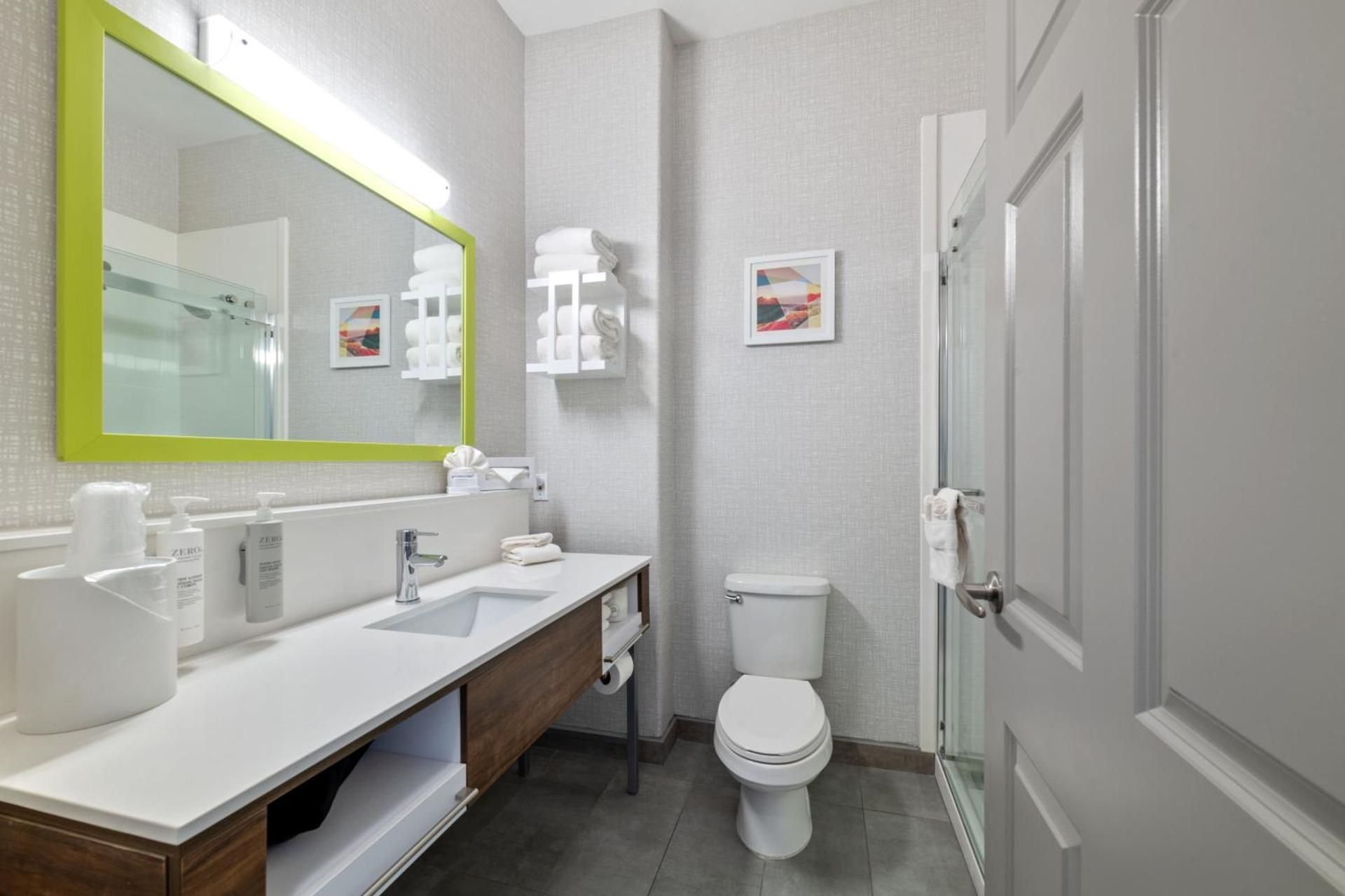 1 KING BED STUDIO SUITE WITH BALCONY