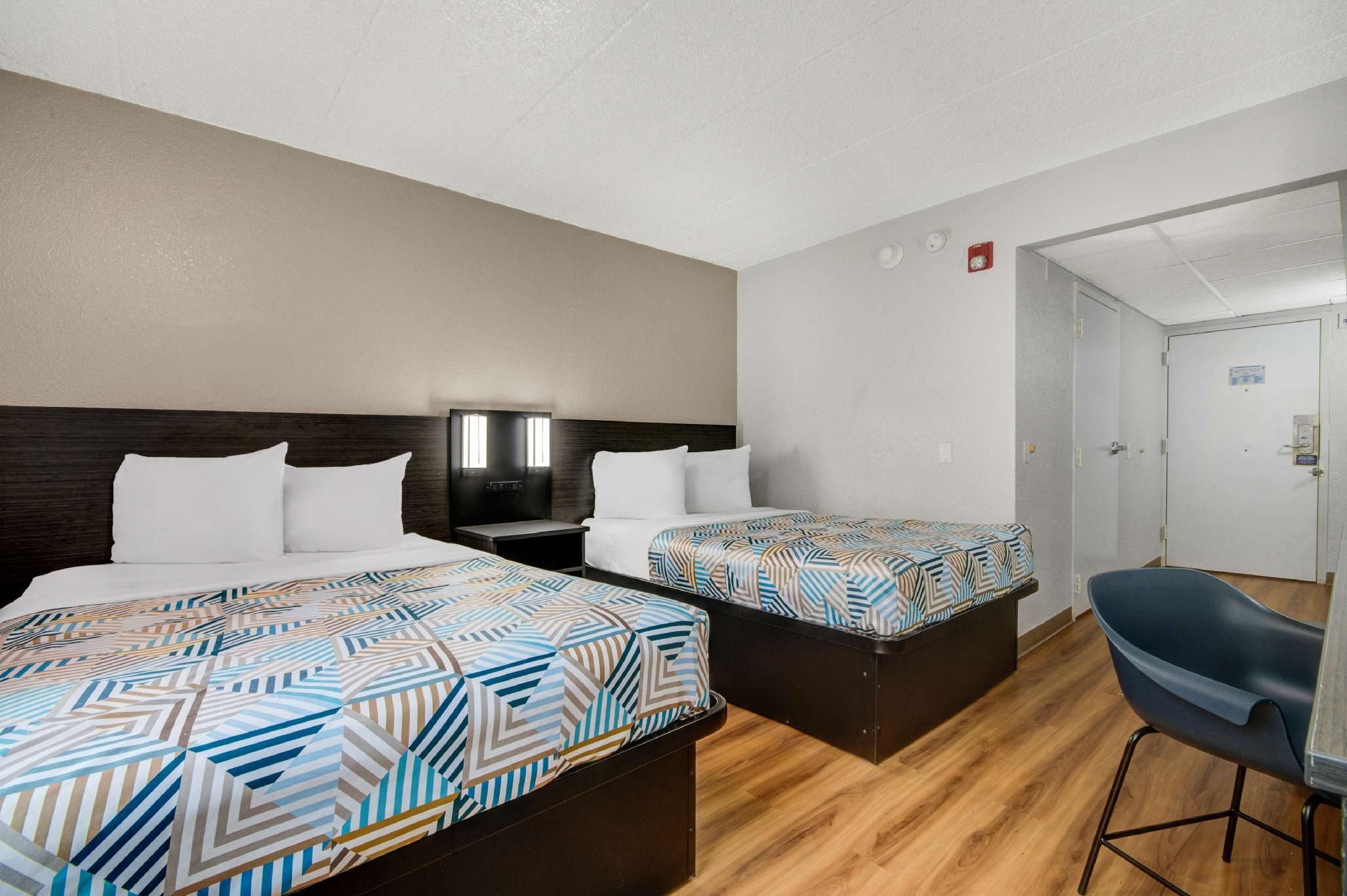 2 Full Beds | ADA/Tub