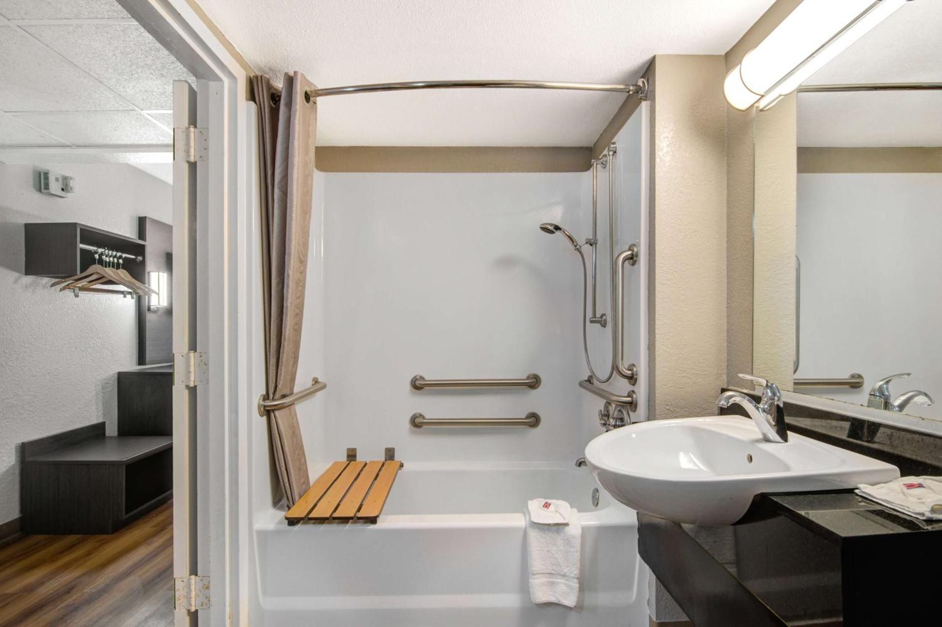 Deluxe Quadruple Room - Smoking