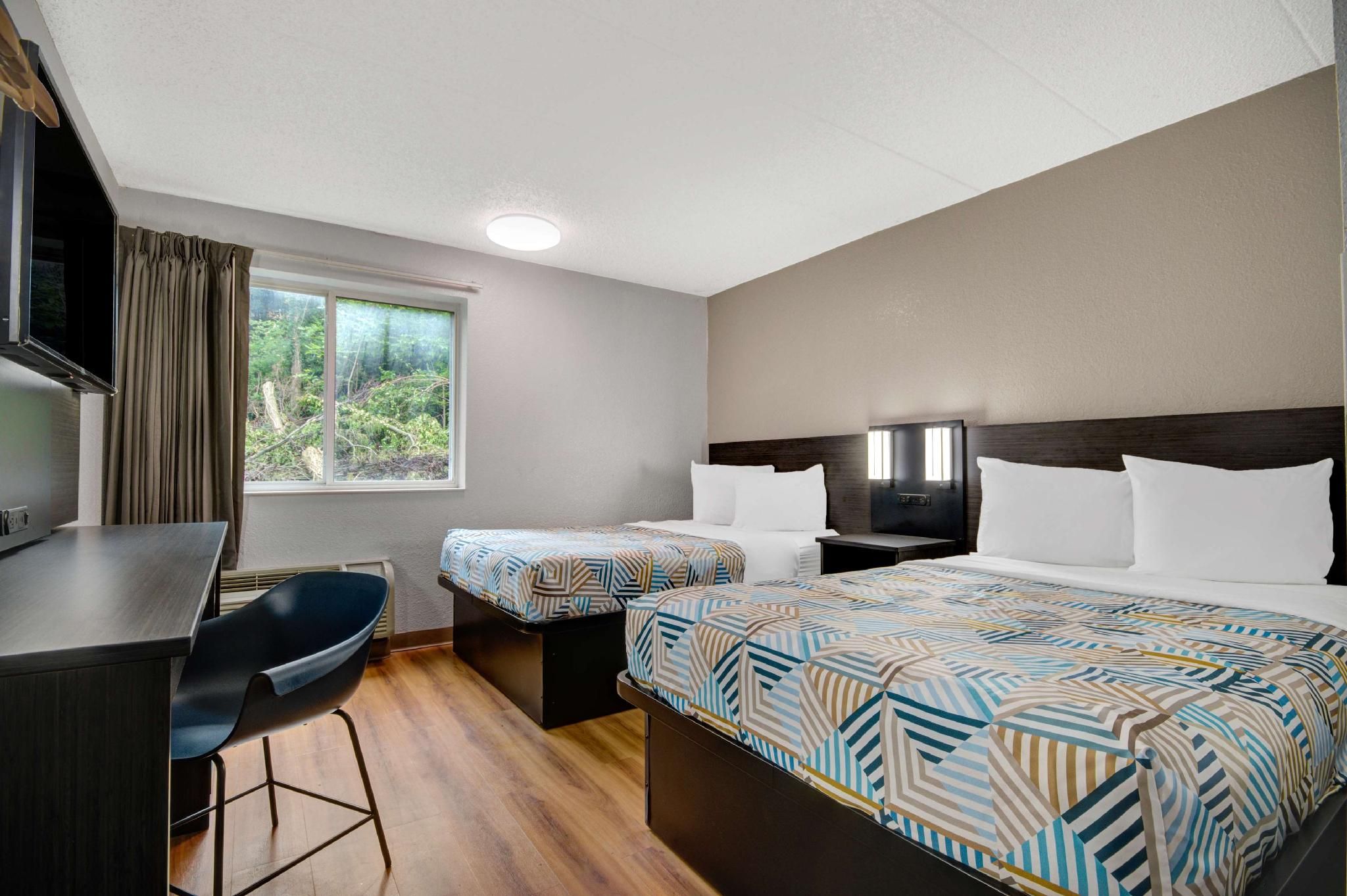 2 Full Beds | Micfridge