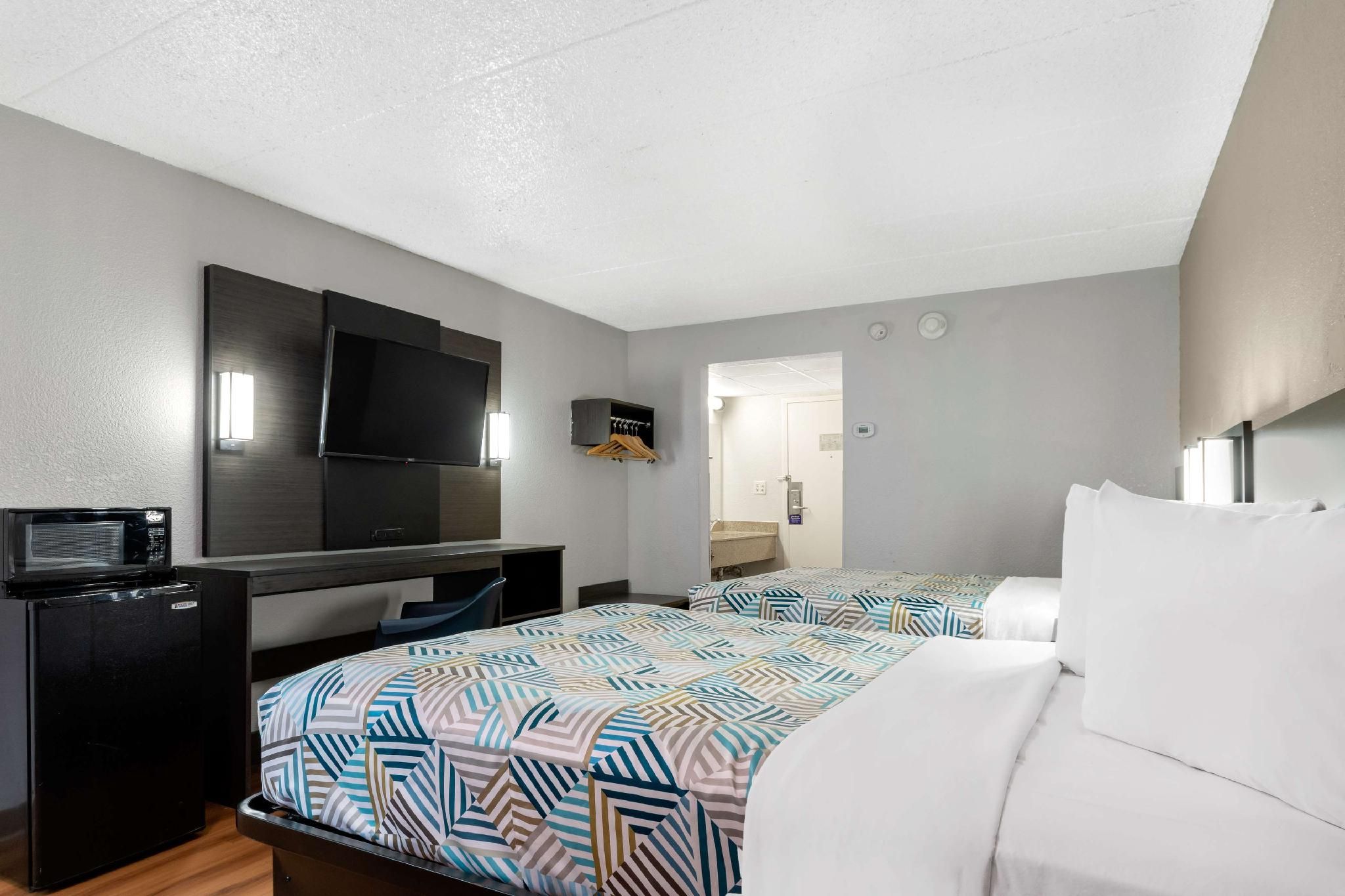 2 Full Beds | Micfridge