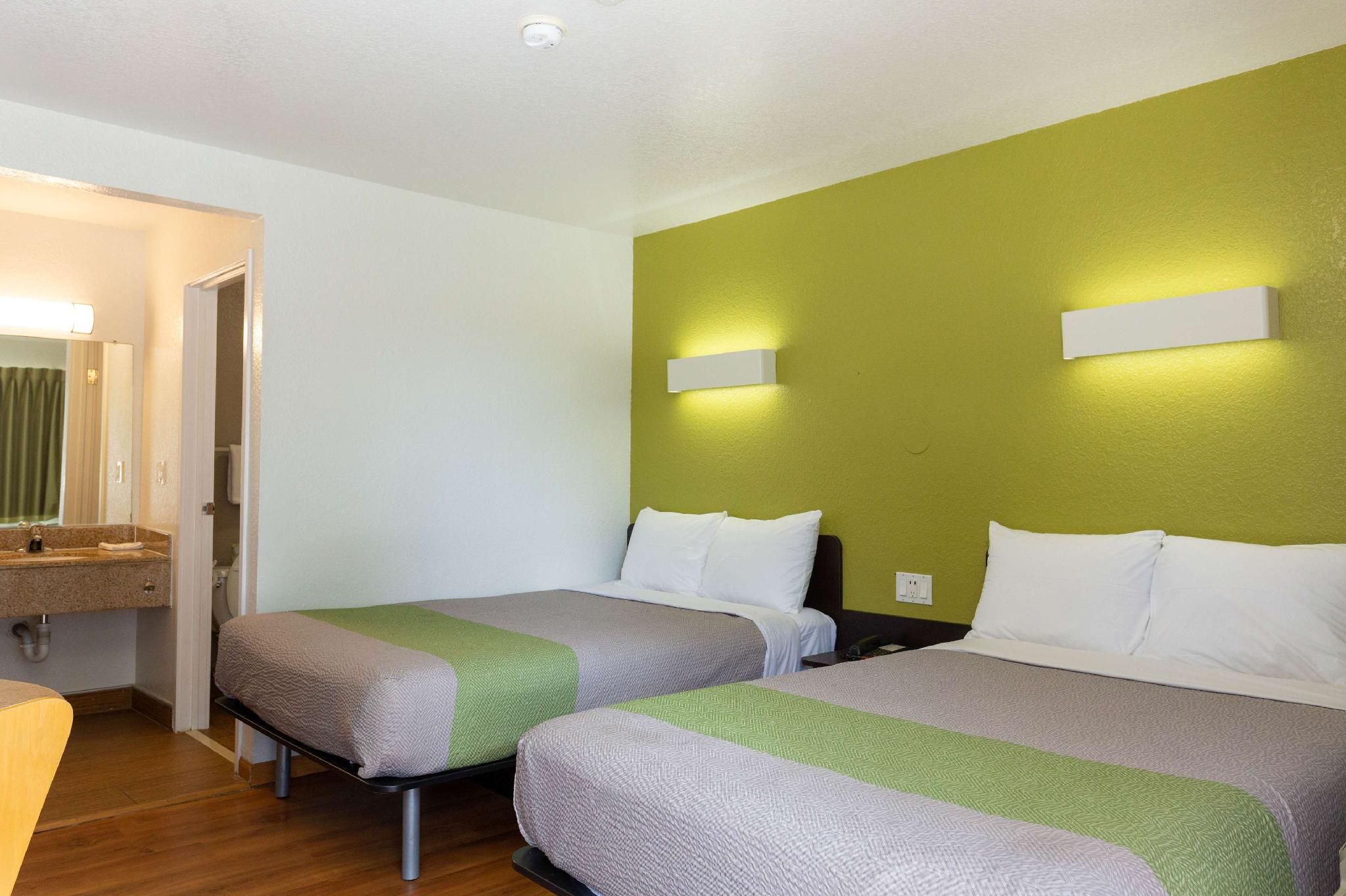 Motel 6 Camp Springs, DC - South Camp Springs 2 Queen Beds - Non-Smoking