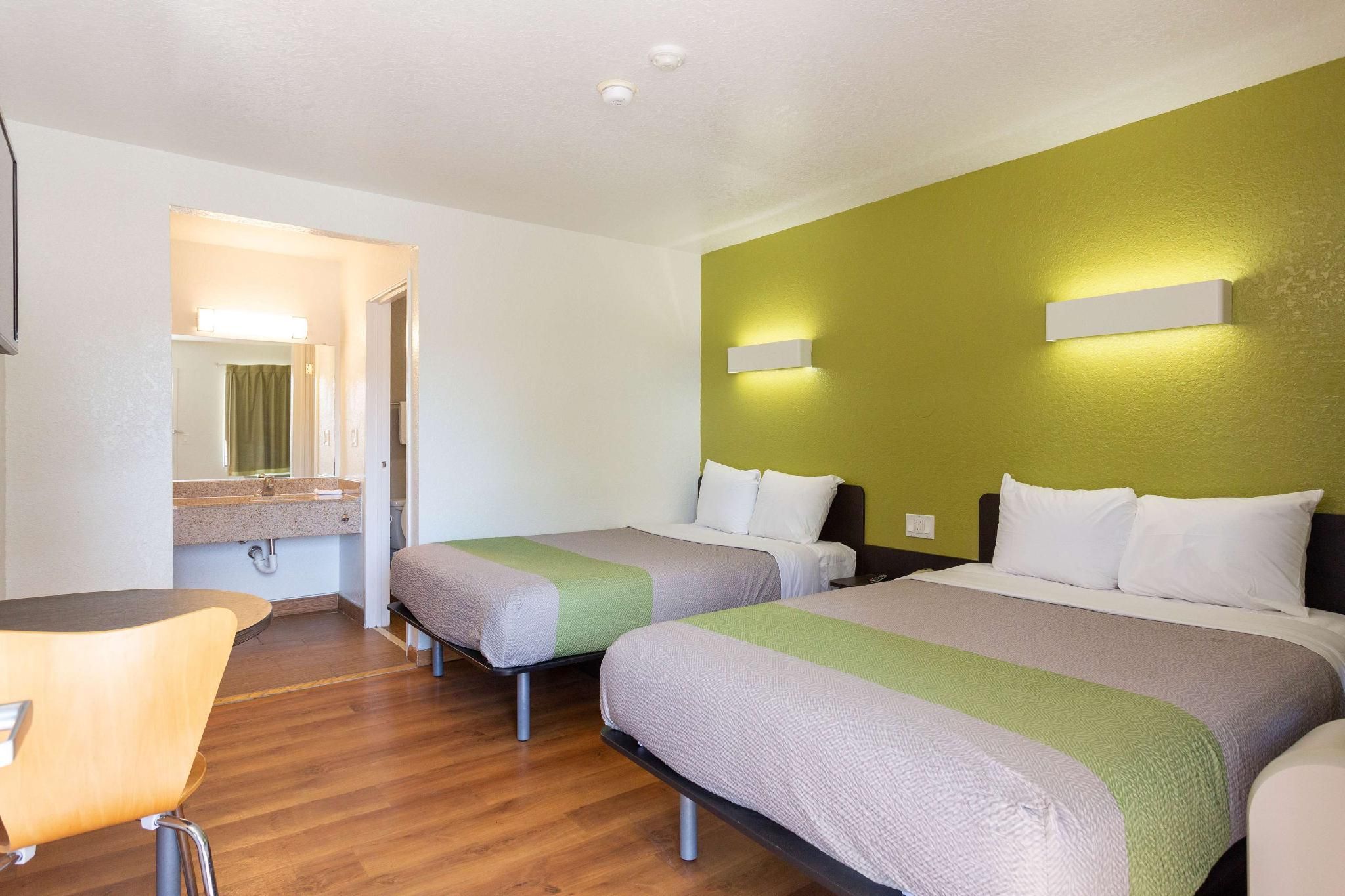 2 Full Beds | Non-Smoking