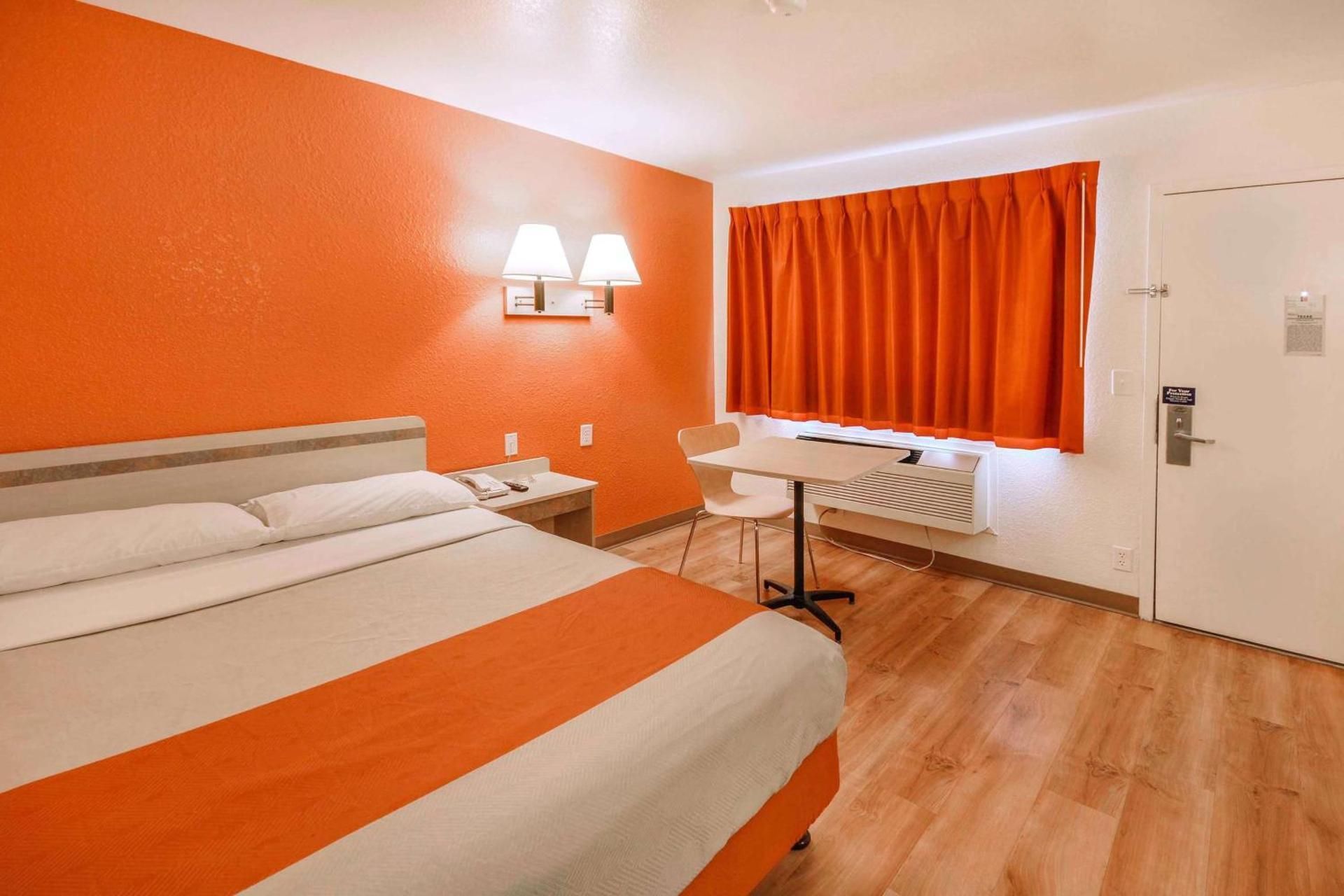 Queen Room - Disability Access