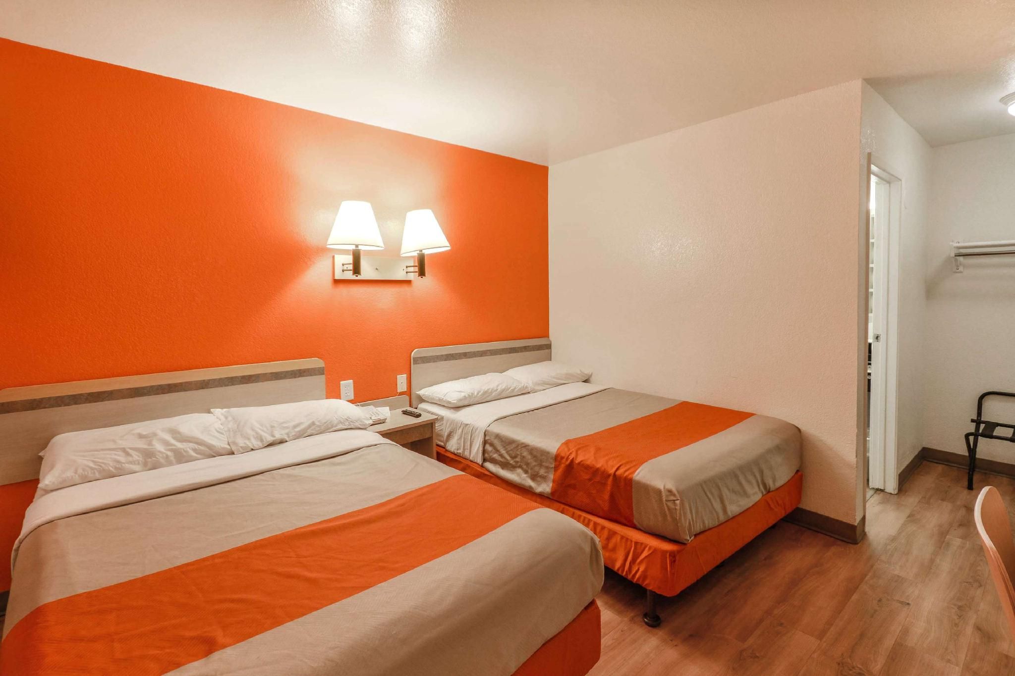 2 Full Beds | Micfridge