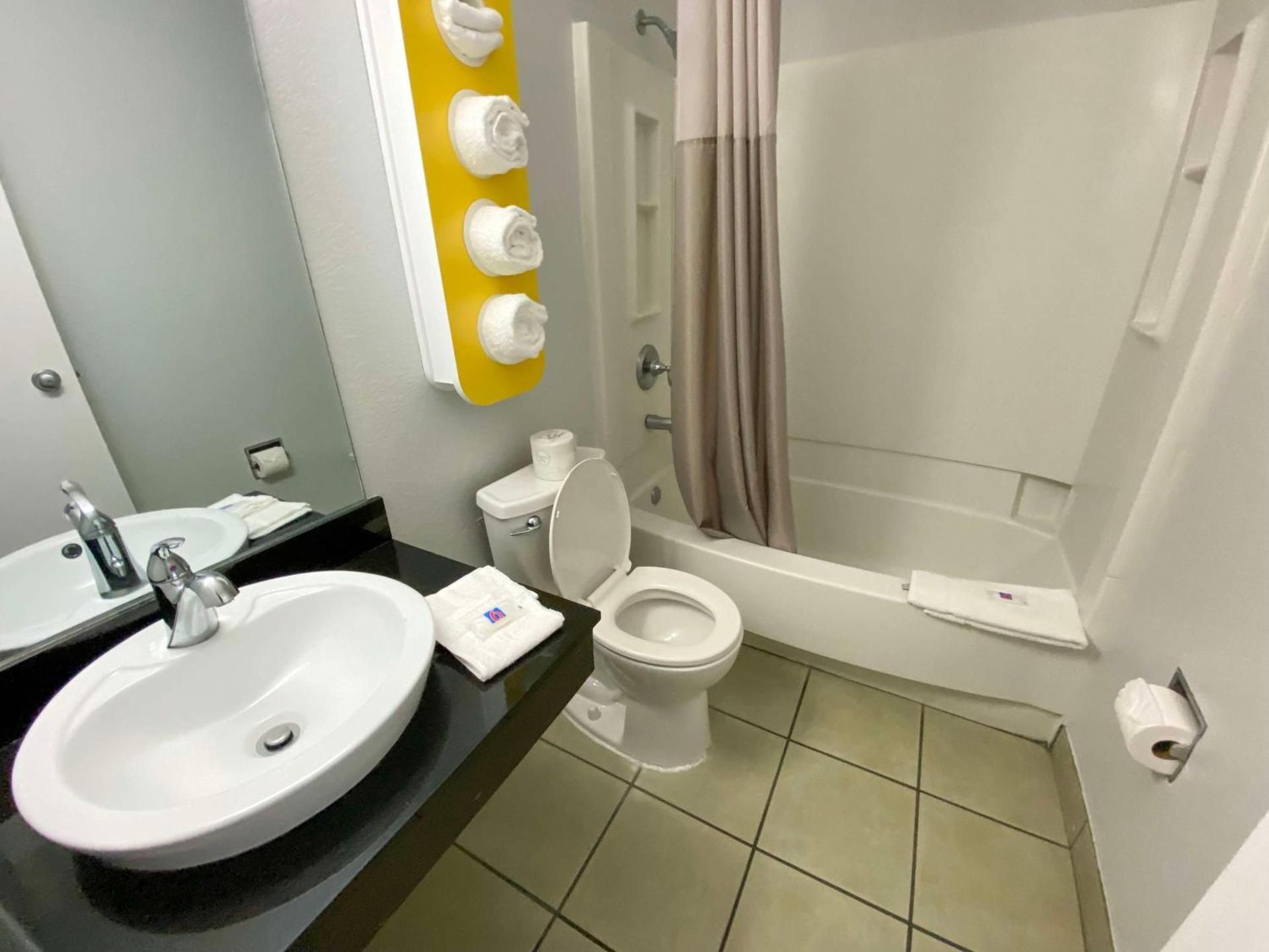 Queen Room - Disability Access - Non-Smoking