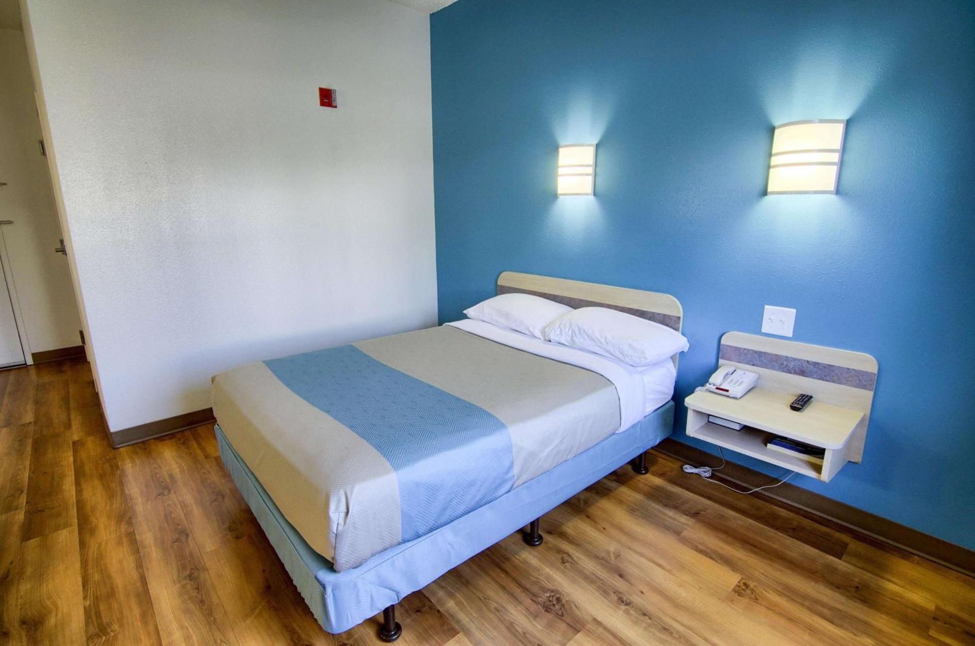 Queen Room - Disability Access - Roll in Shower