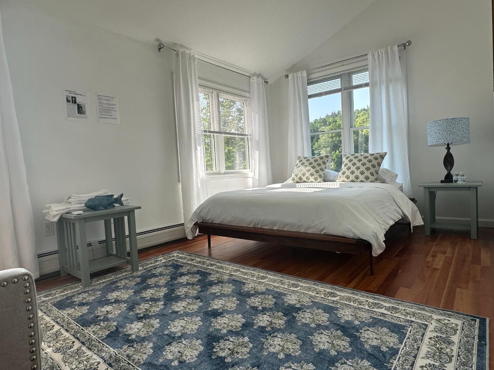 Deluxe Queen Room