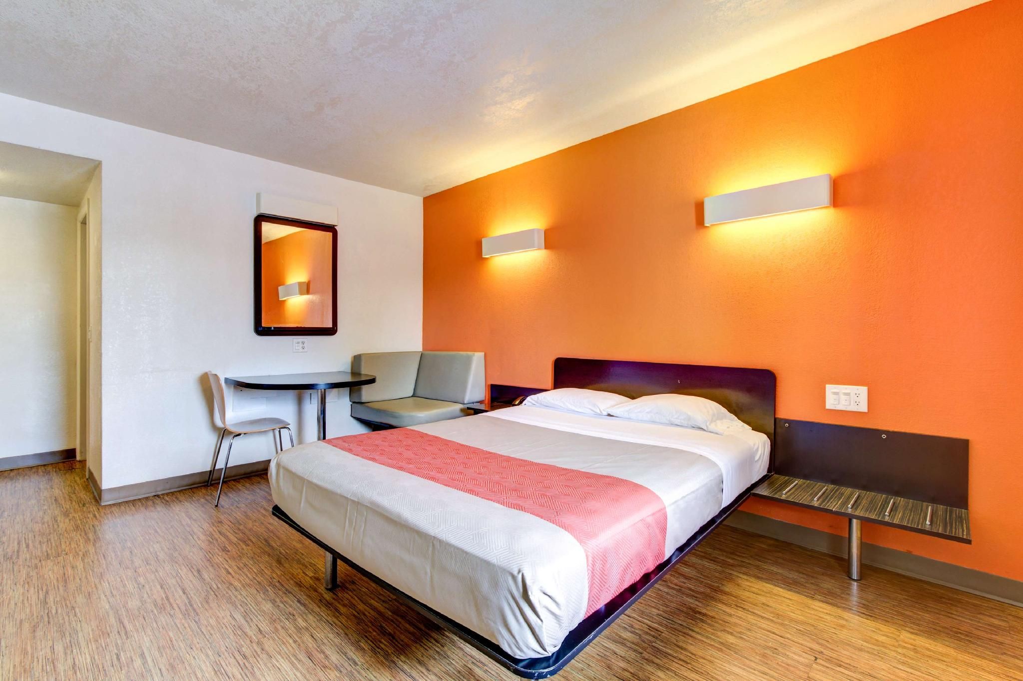 1 KING BED | ACCESSIBLE, NON-SMOKING
