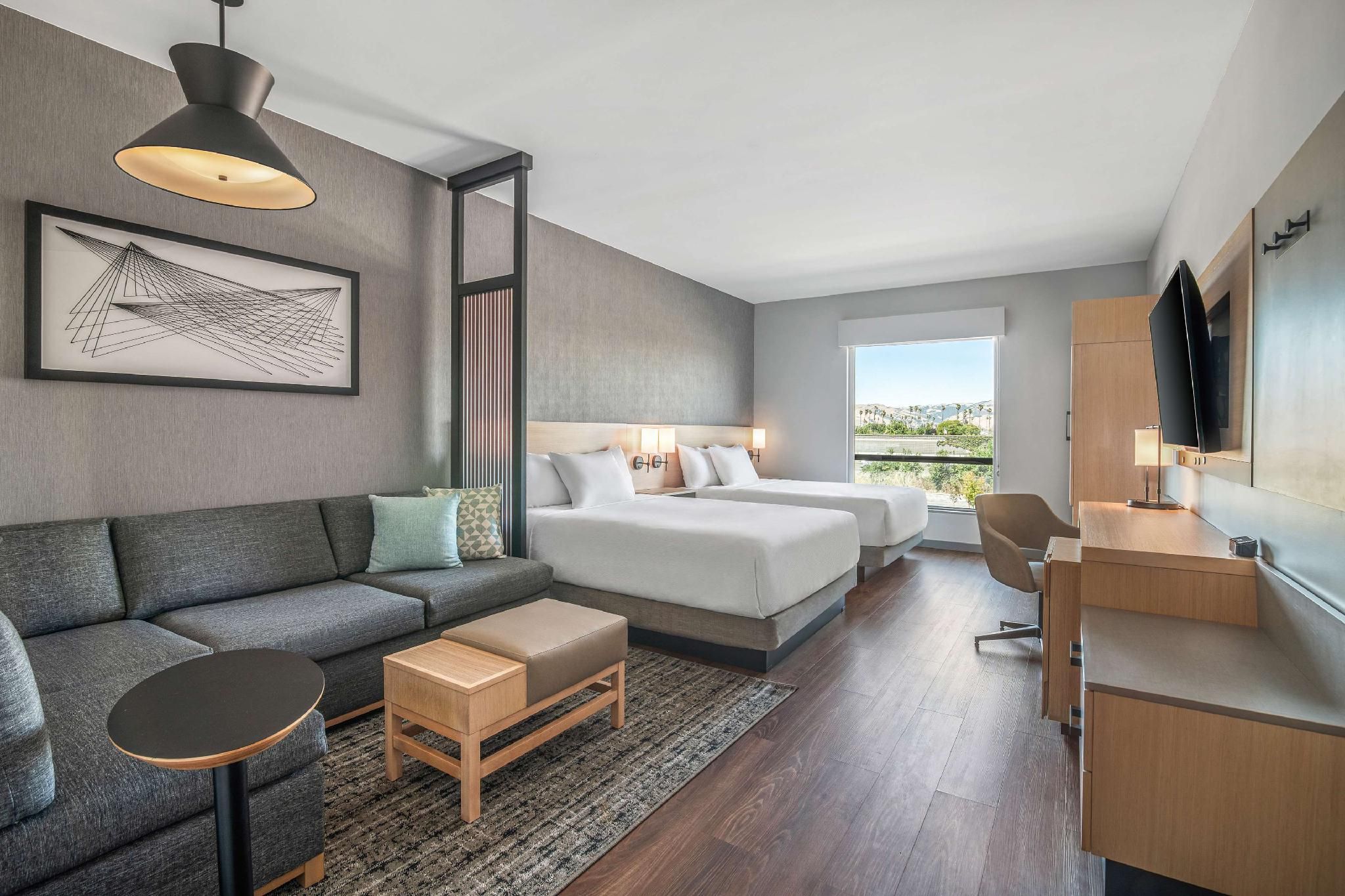 High Floor Two Queen Beds (Plus Sofa Bed)
