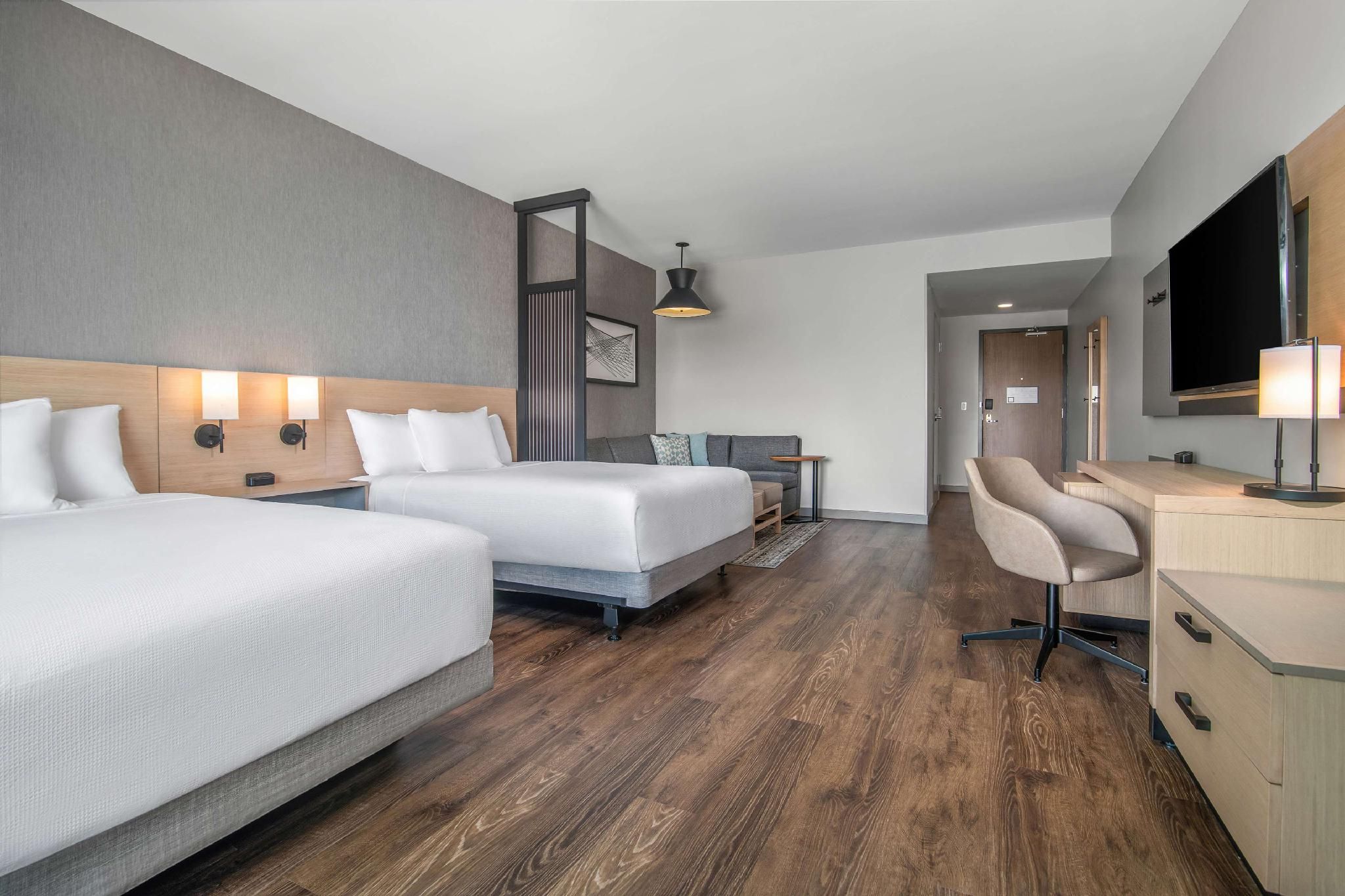 Accessible Two Queen Beds Roll-in Shower (Plus Sofa Bed)