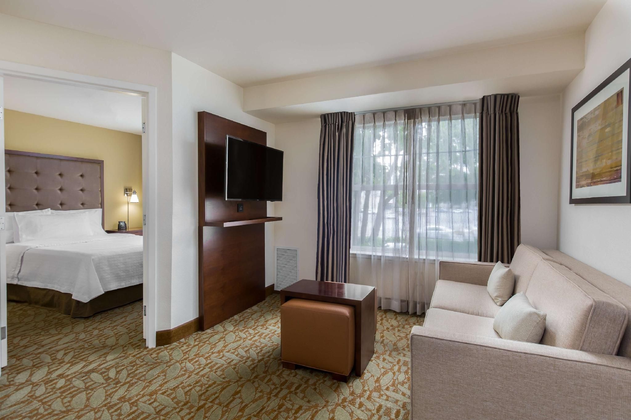 1 QUEEN BED 1 BEDROOM SUITE NONSMOKING