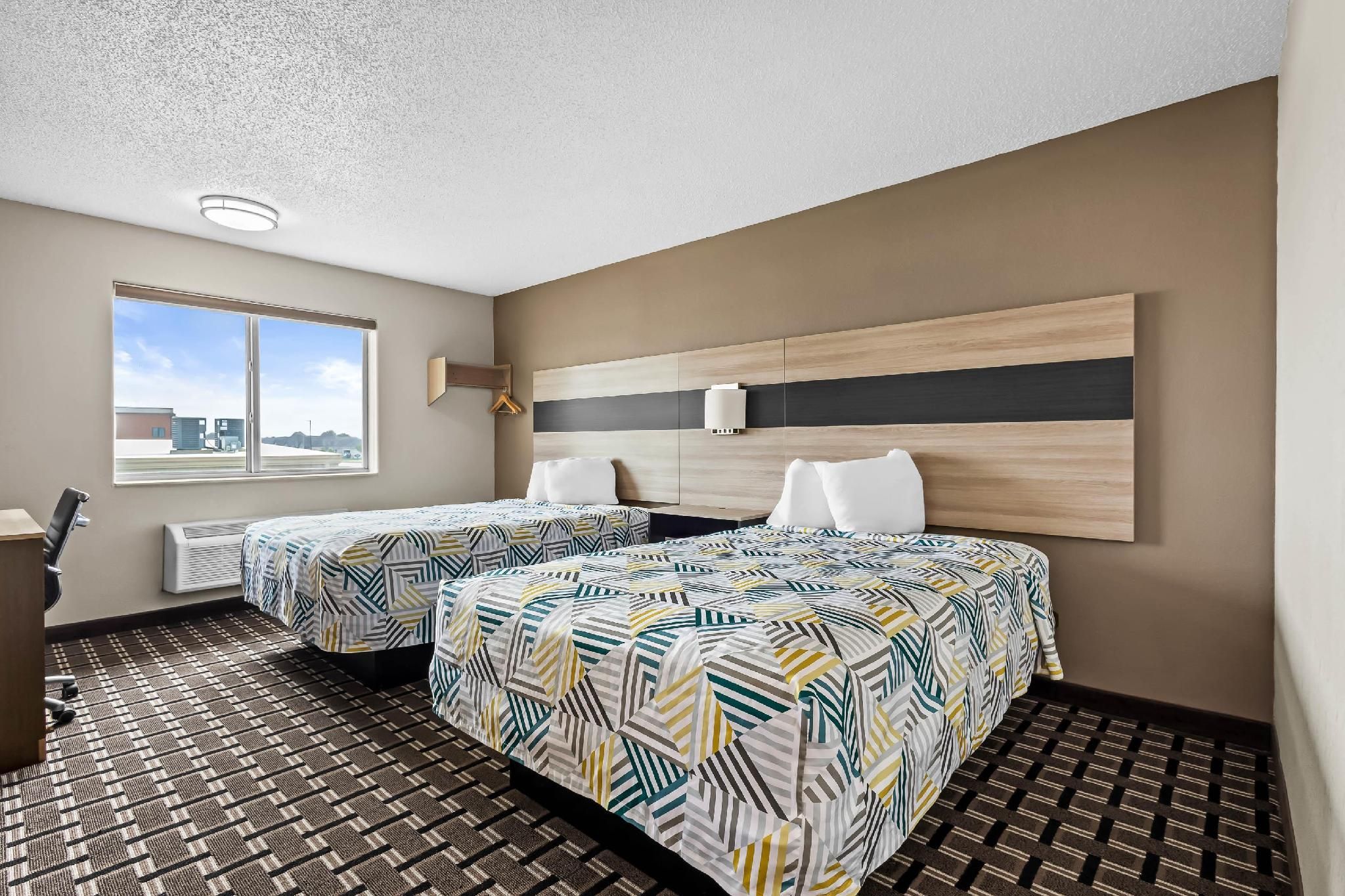 3 Full Beds | Suite, Non-Smoking