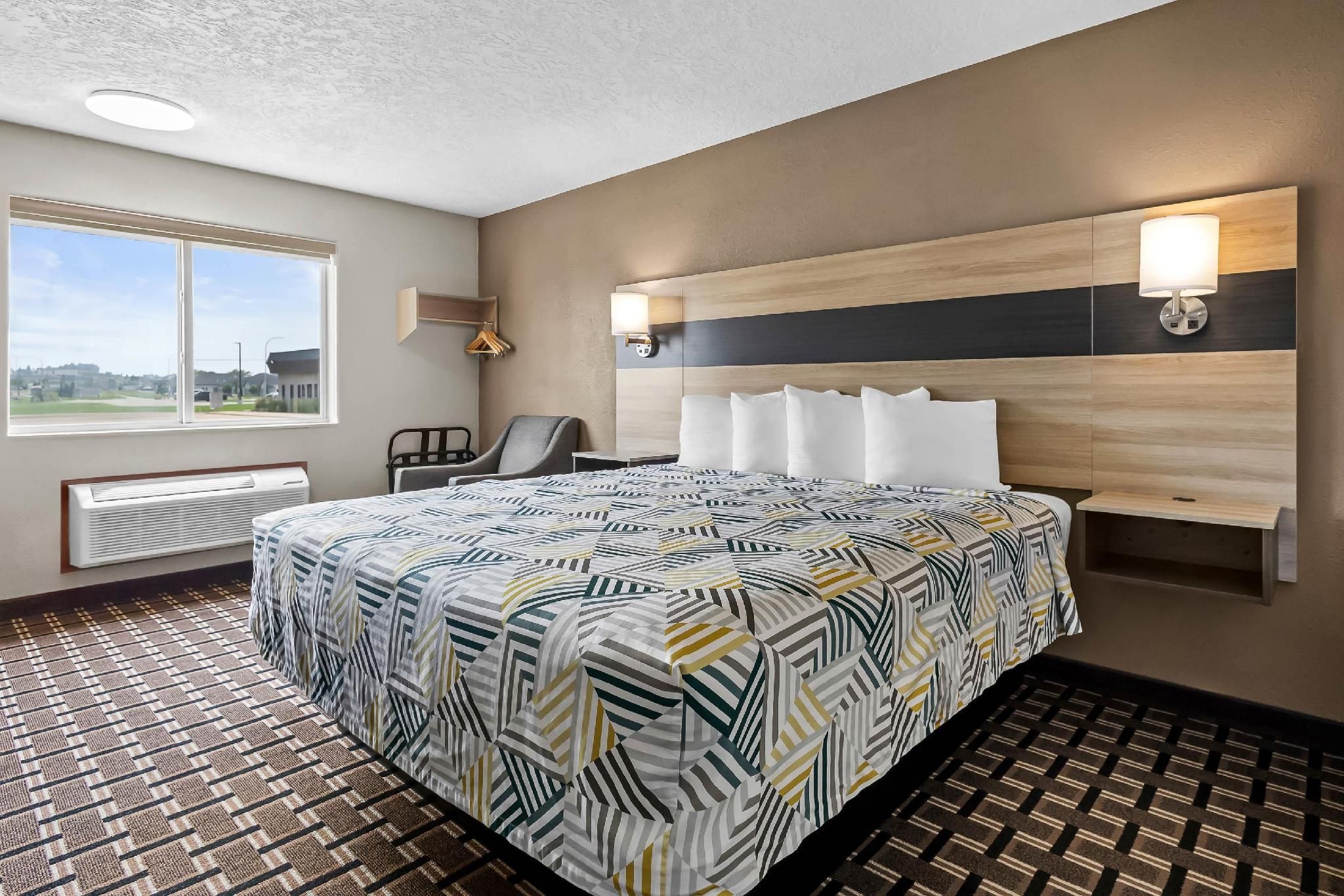 1 King Bed | Non-Smoking, Micfridge