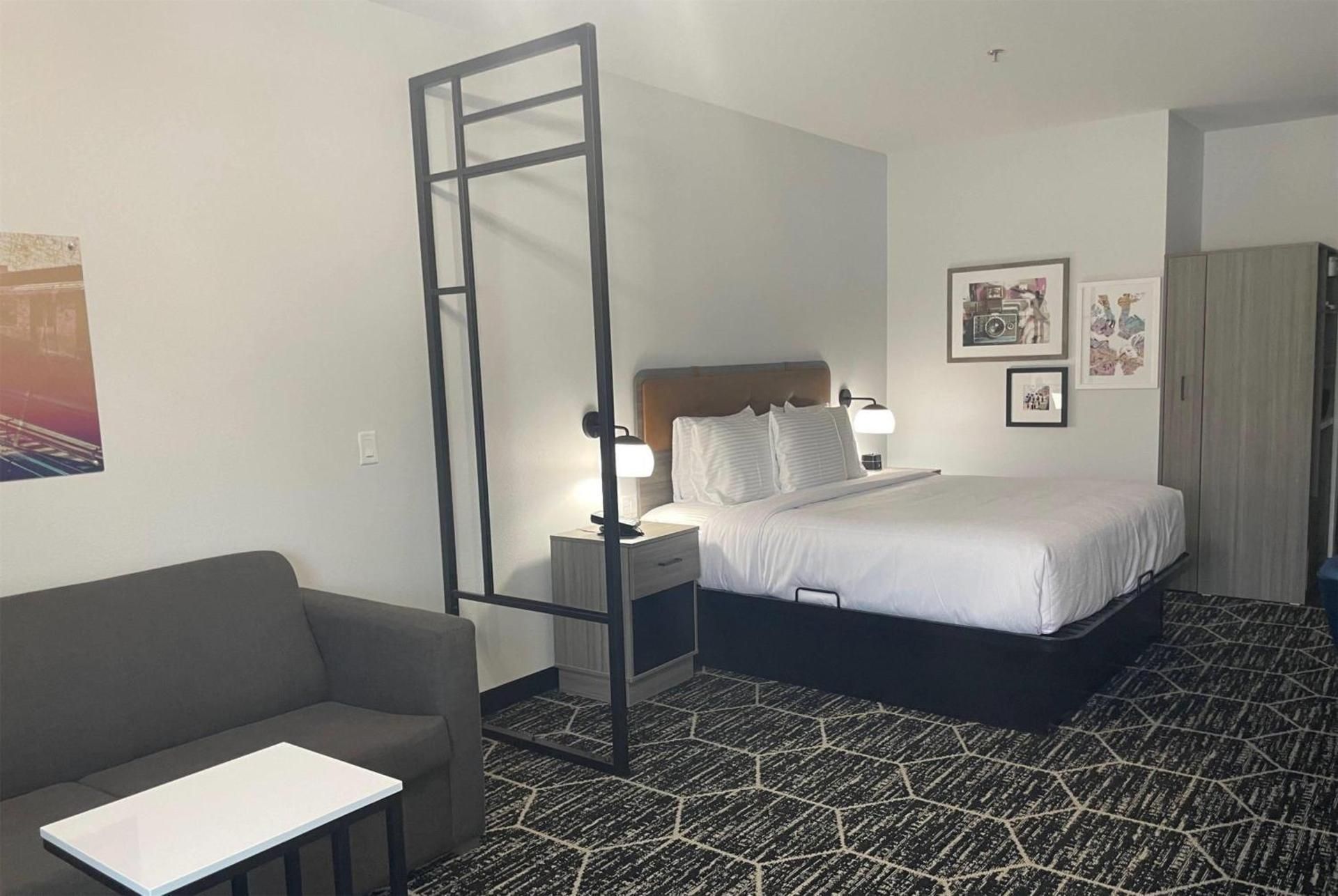 La Quinta Inn & Suites by Wyndham Olive Branch 1 King Bed, Non-Smoking