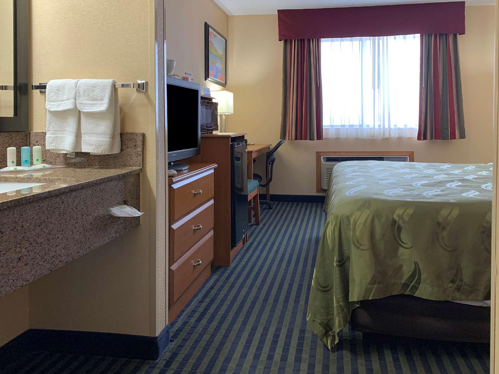 Quality Inn Ottawa near Starved Rock State Park 1 King Bed, Nonsmoking 3