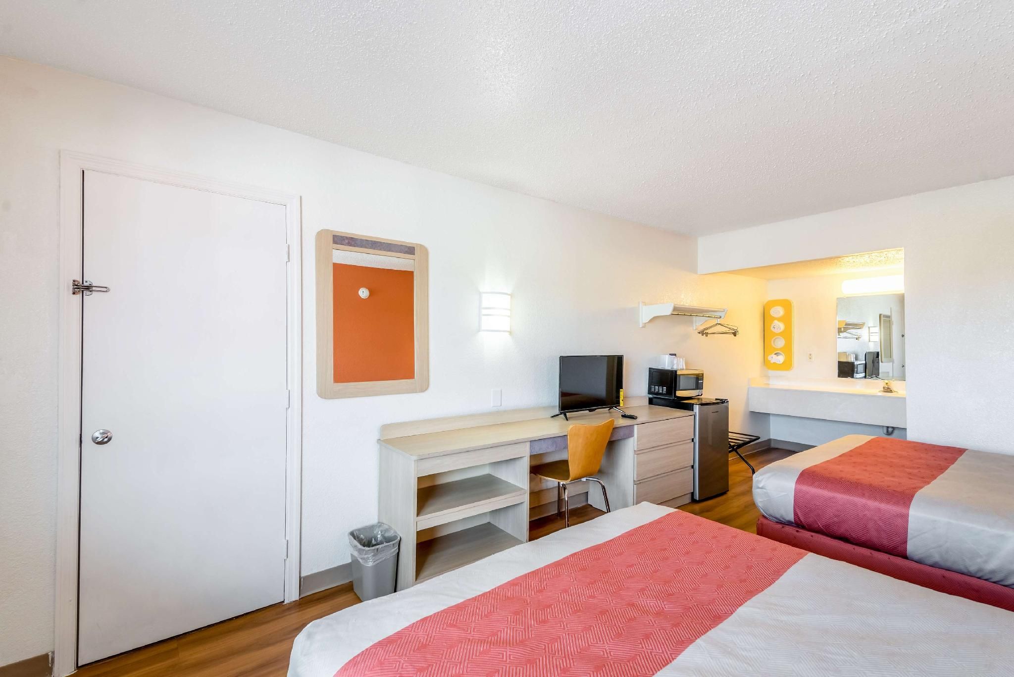 2 Queen Beds | Mobility Accessible Tub Nsmk