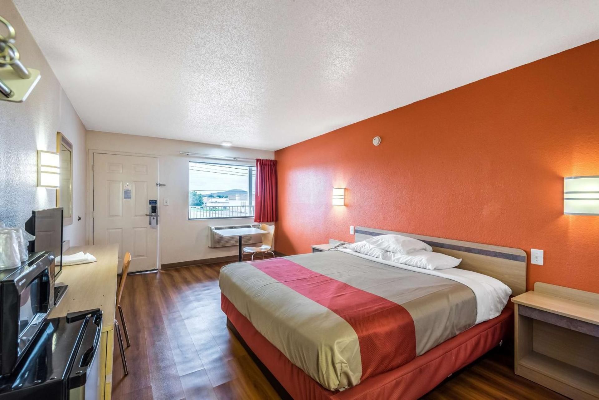 King Room - Non-Smoking