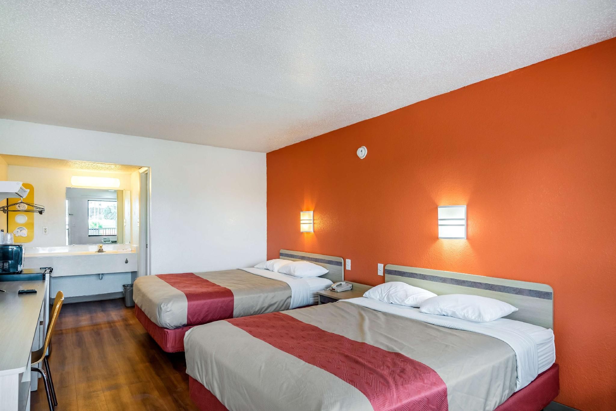 2 Queen Beds | Non-Smoking