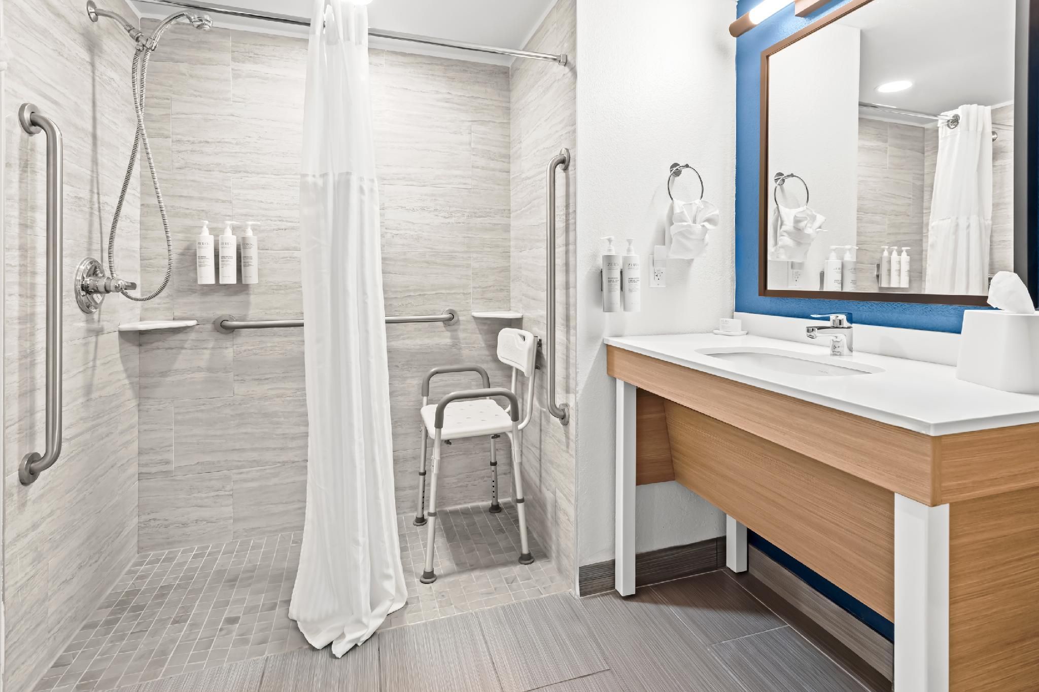 2 Queen Beds Hearing Accessible