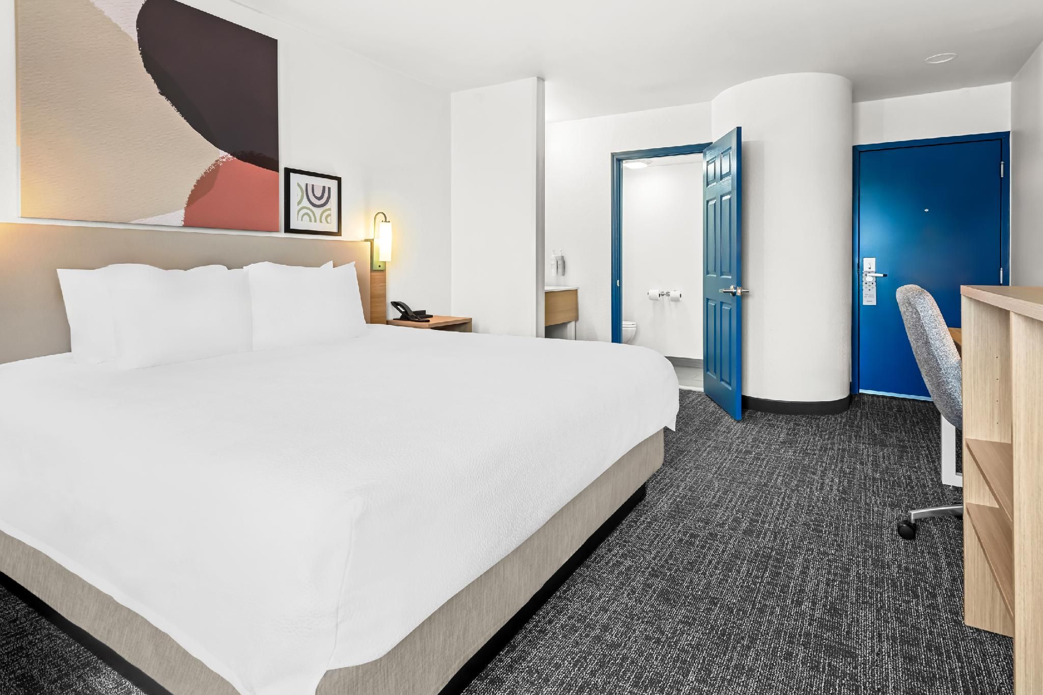 1 King Bed Hearing Accessible