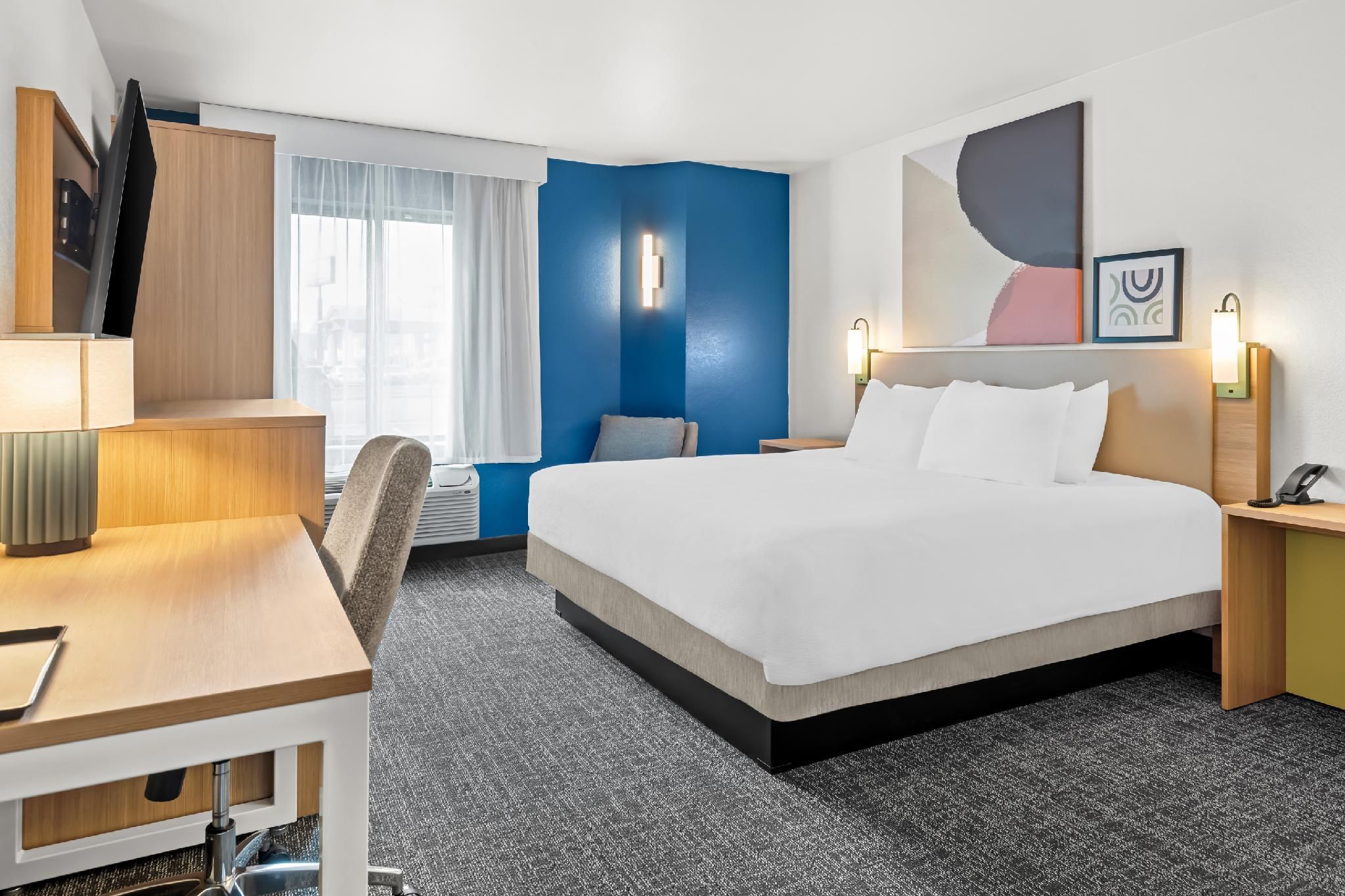 1 King Bed Hearing Accessible