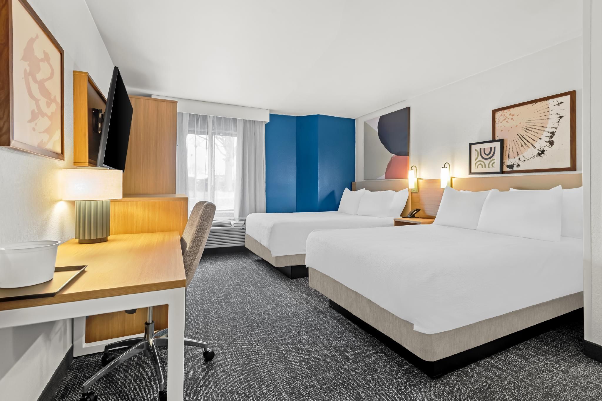 2 Double Beds