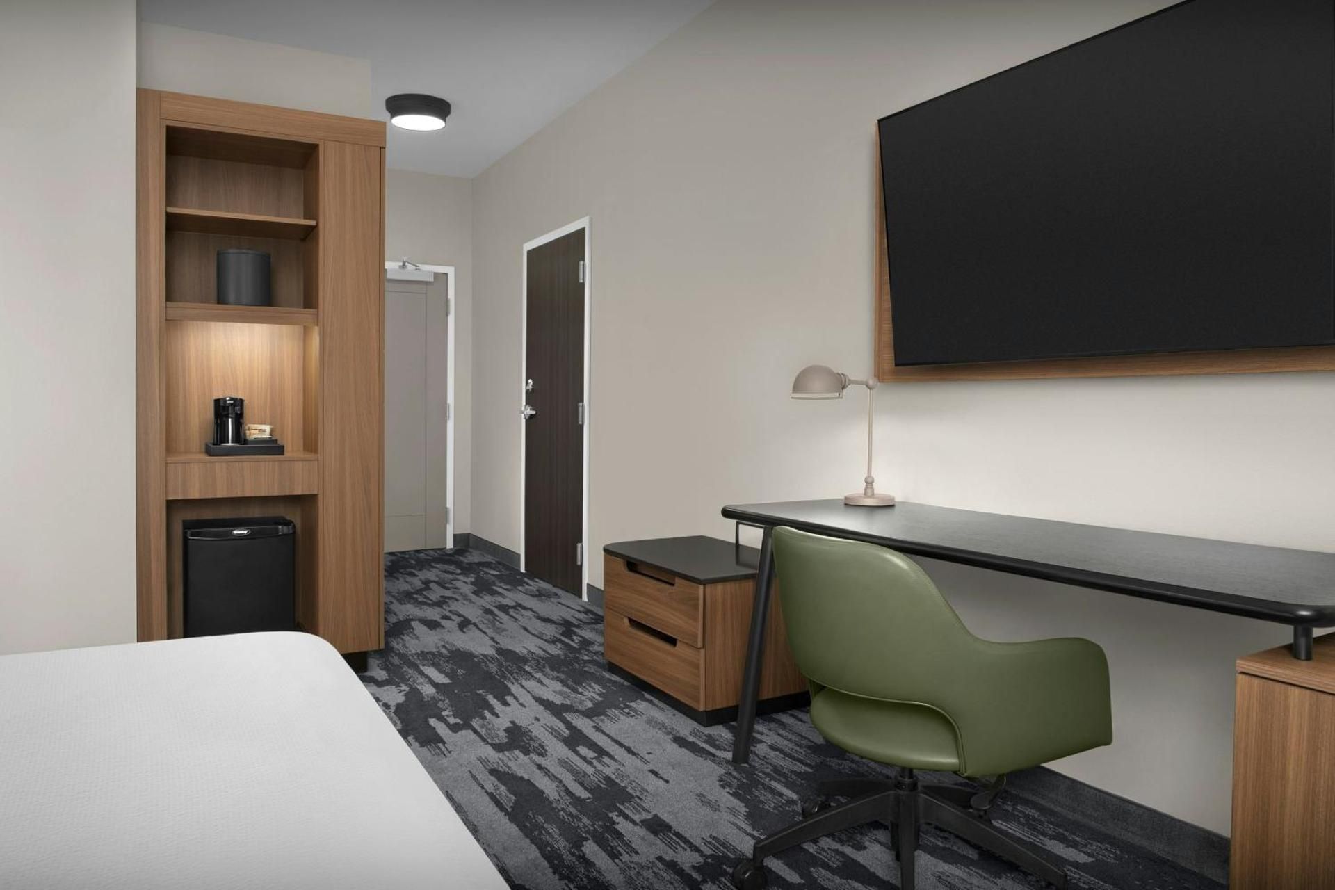 Standard King Room with Roll-in Shower - Mobility Accessible