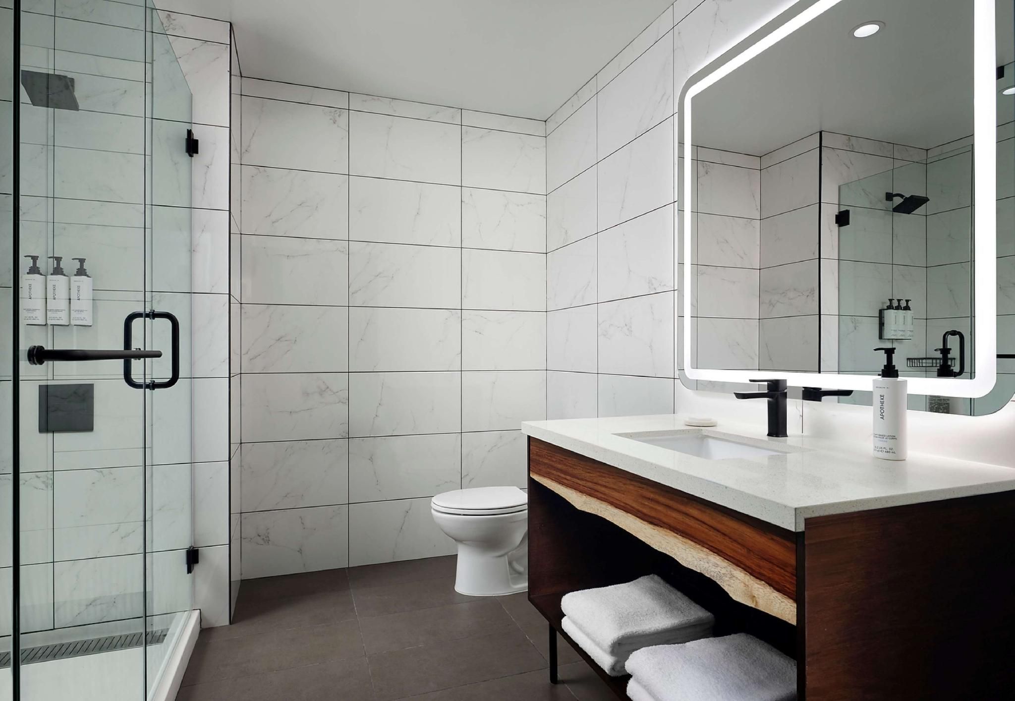 1 King Bed With Courtyard View