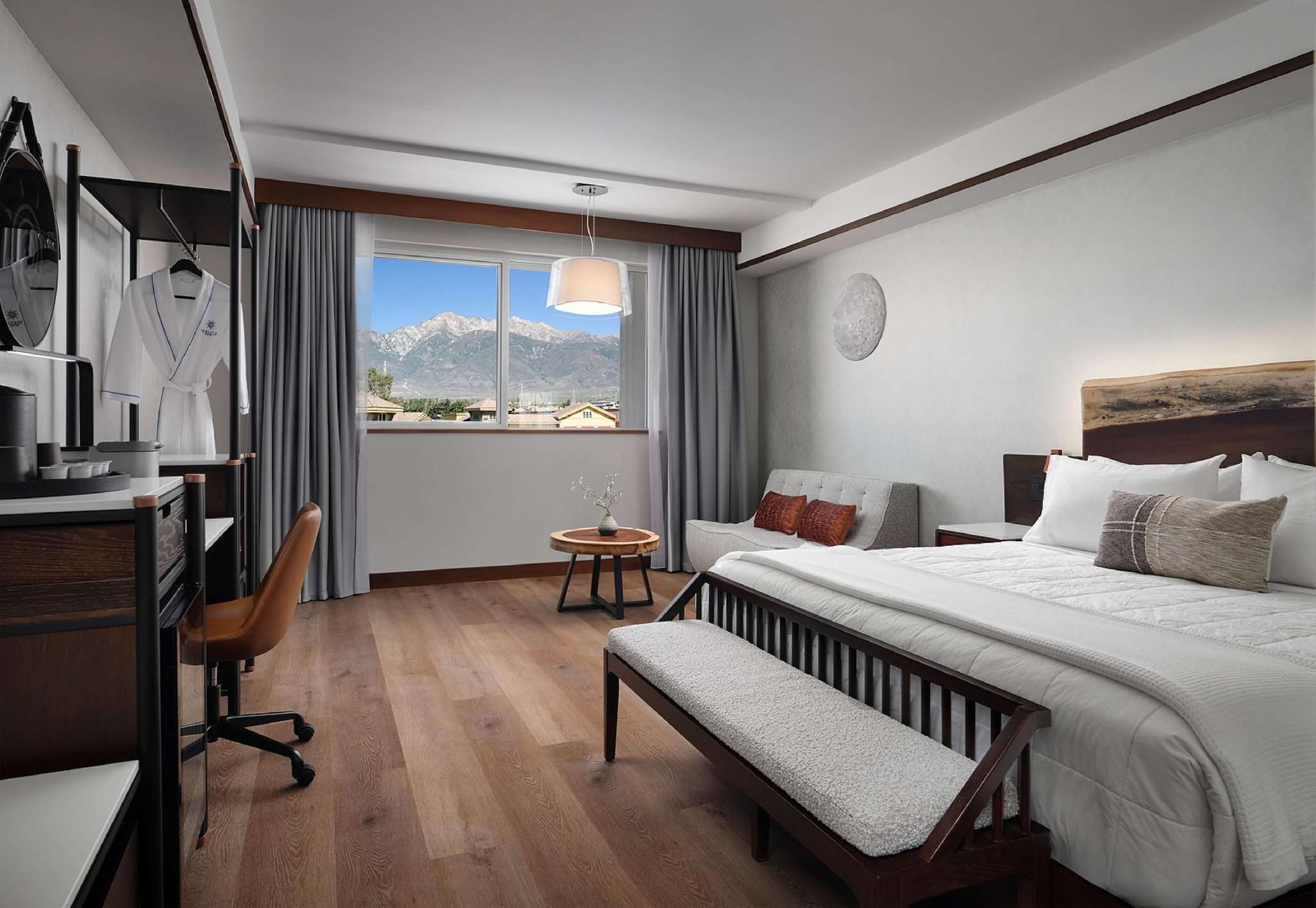 Sanctity Hotel Rancho Cucamonga, Tapestry Collection by Hilton 1 KING BED WITH MOUNTAIN VIEW