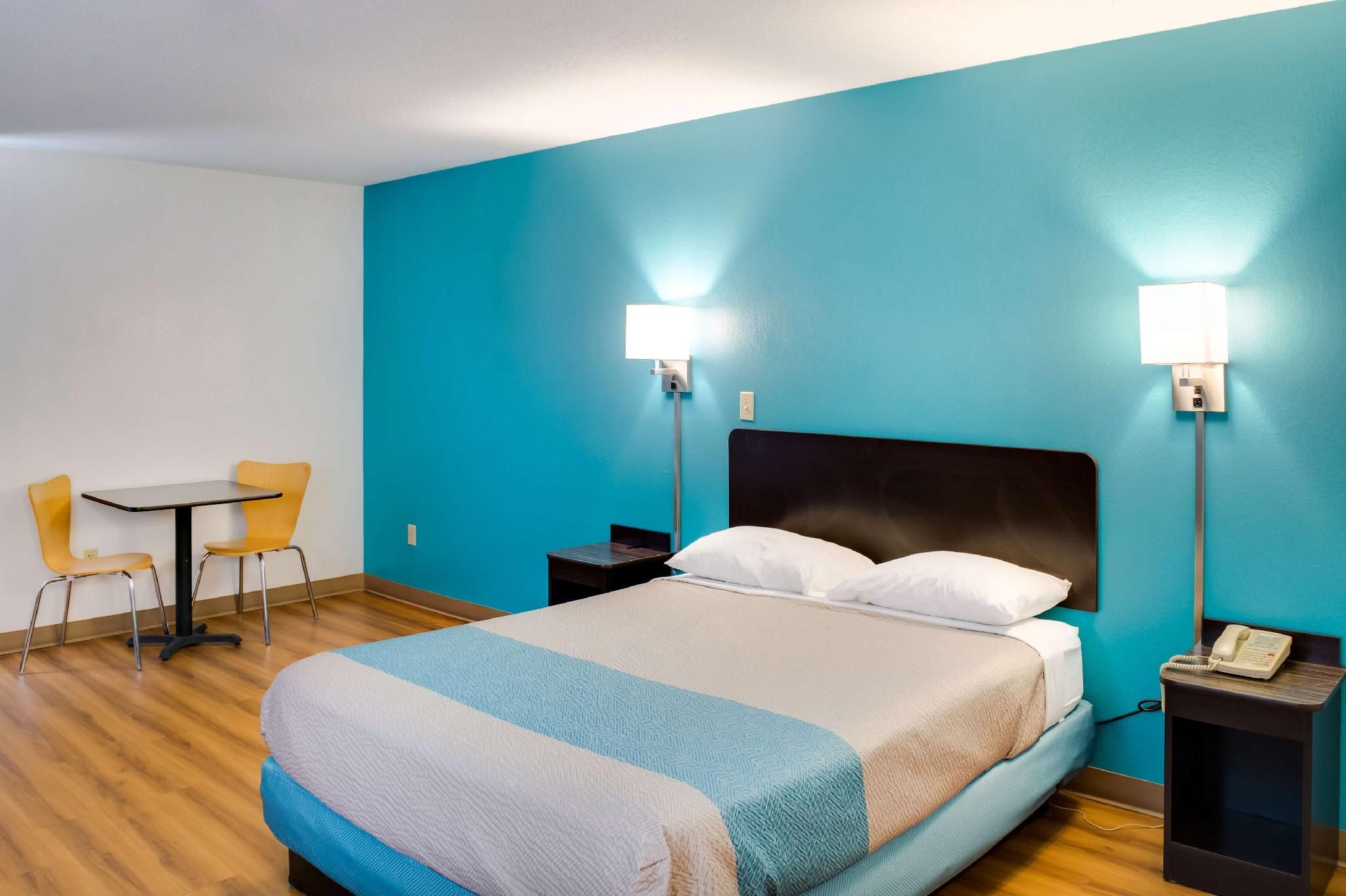 1 KING BED | SUITE, NON-SMOKING, HOT TUB