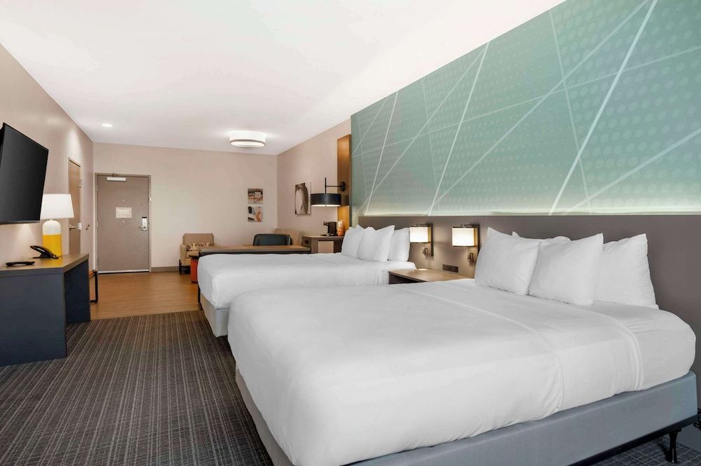 Suite, 2 Queen Beds, Accessible, Non Smoking