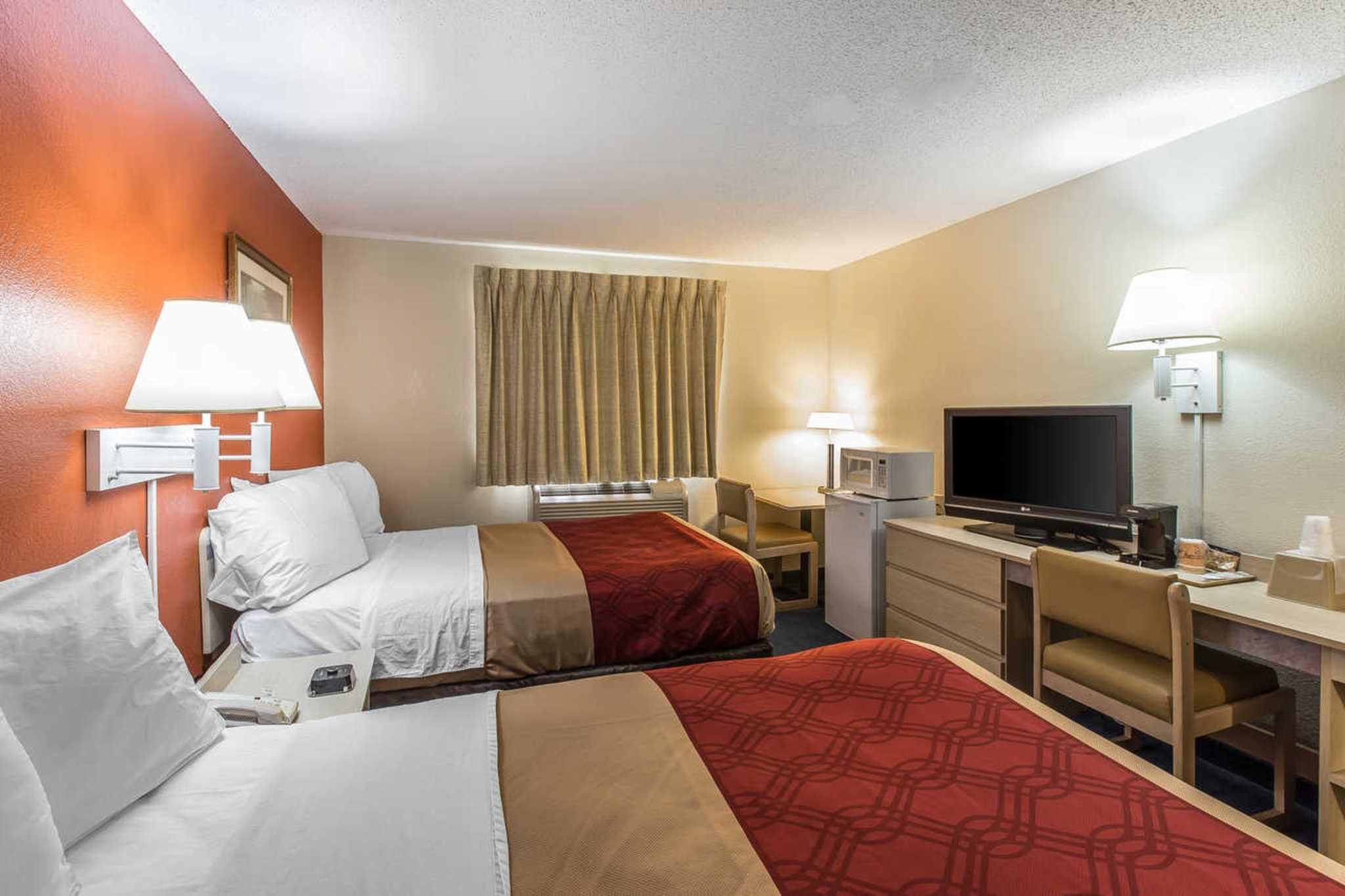 Econo Lodge 2 Double Beds, Nonsmoking