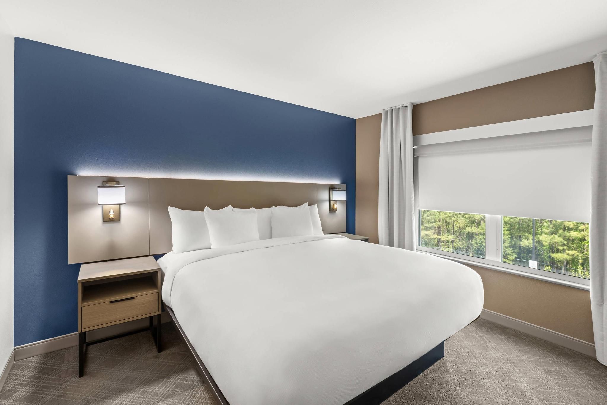 1 King Bed, Suite, Nonsmoking