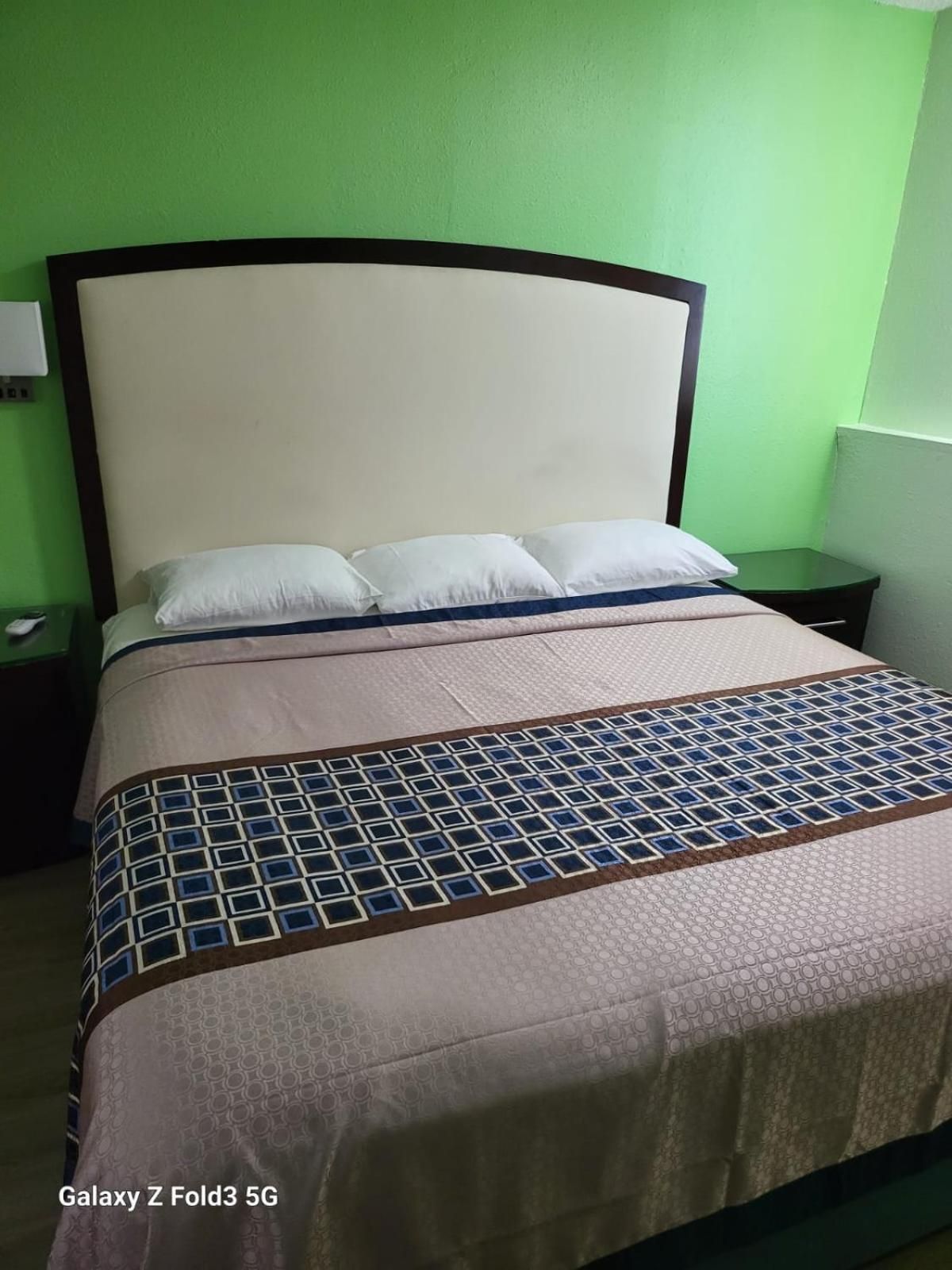 King Room - Non-Smoking