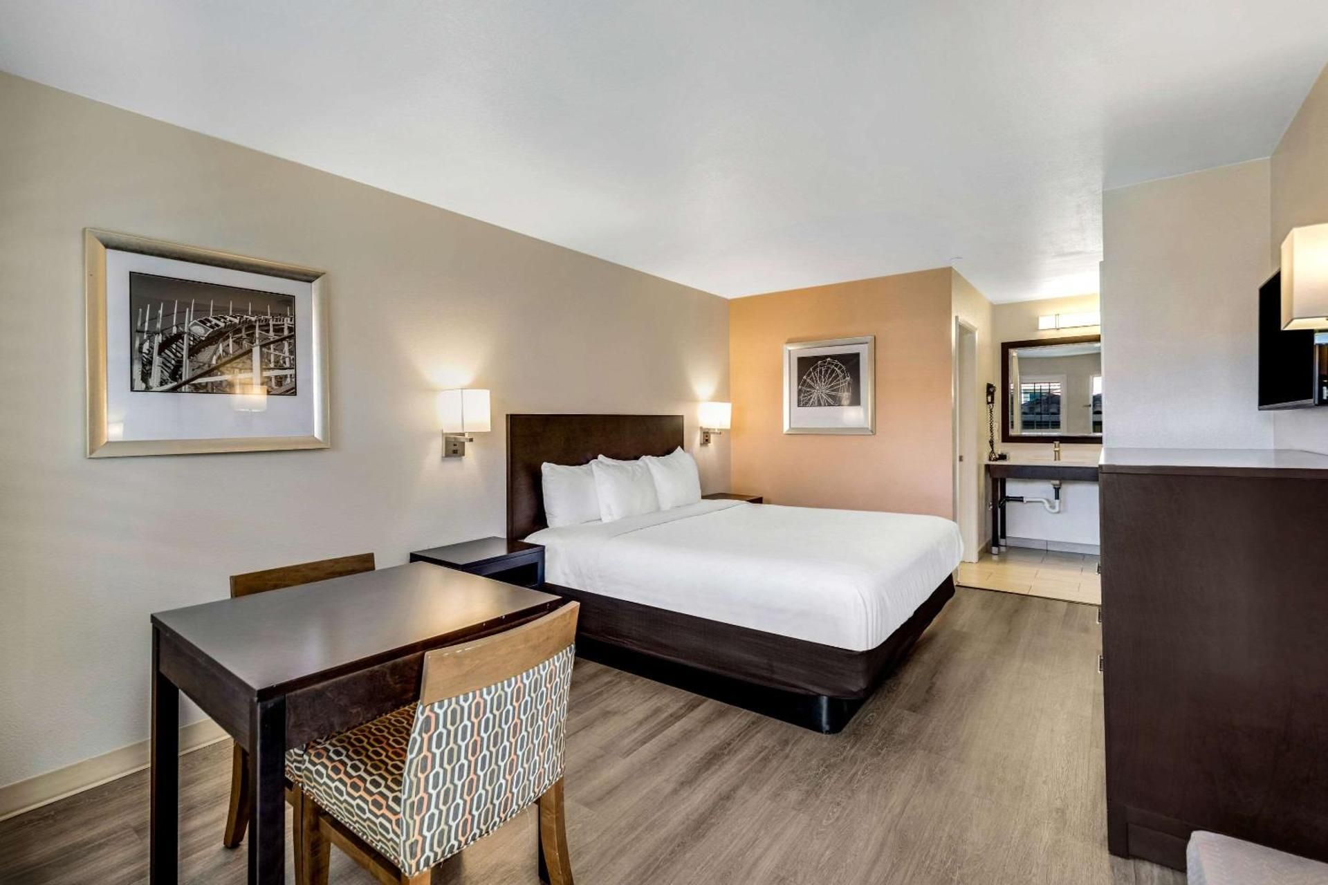 Standard king Room