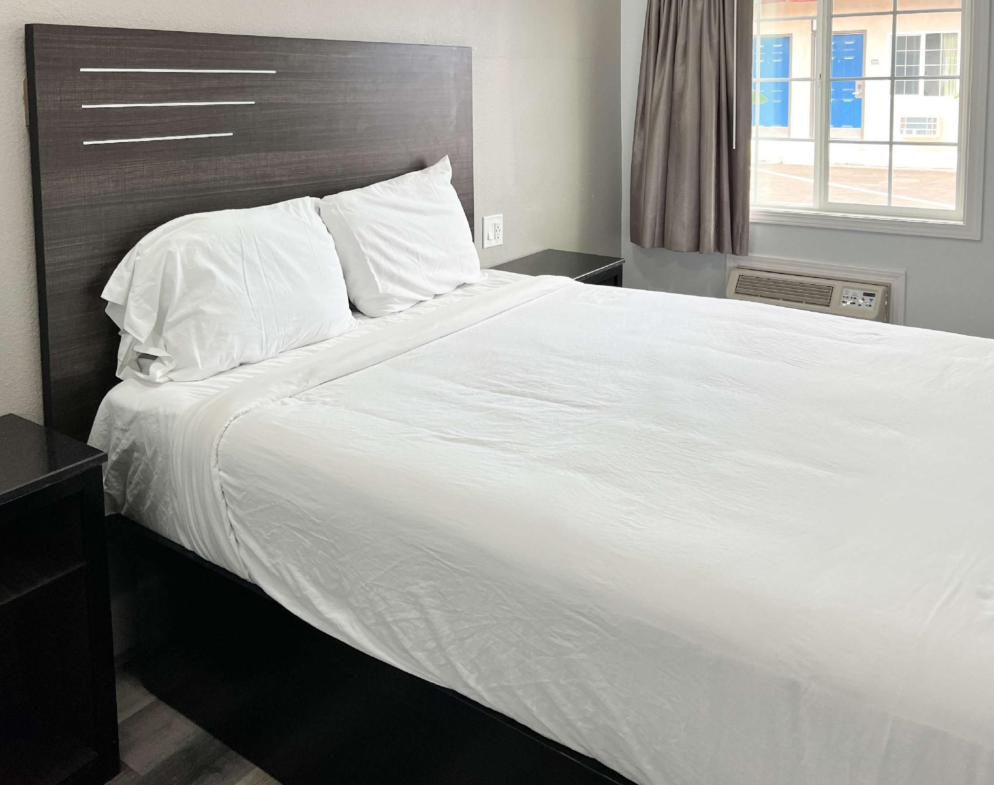 1 Queen Bed | Non-Smoking, Micfridge