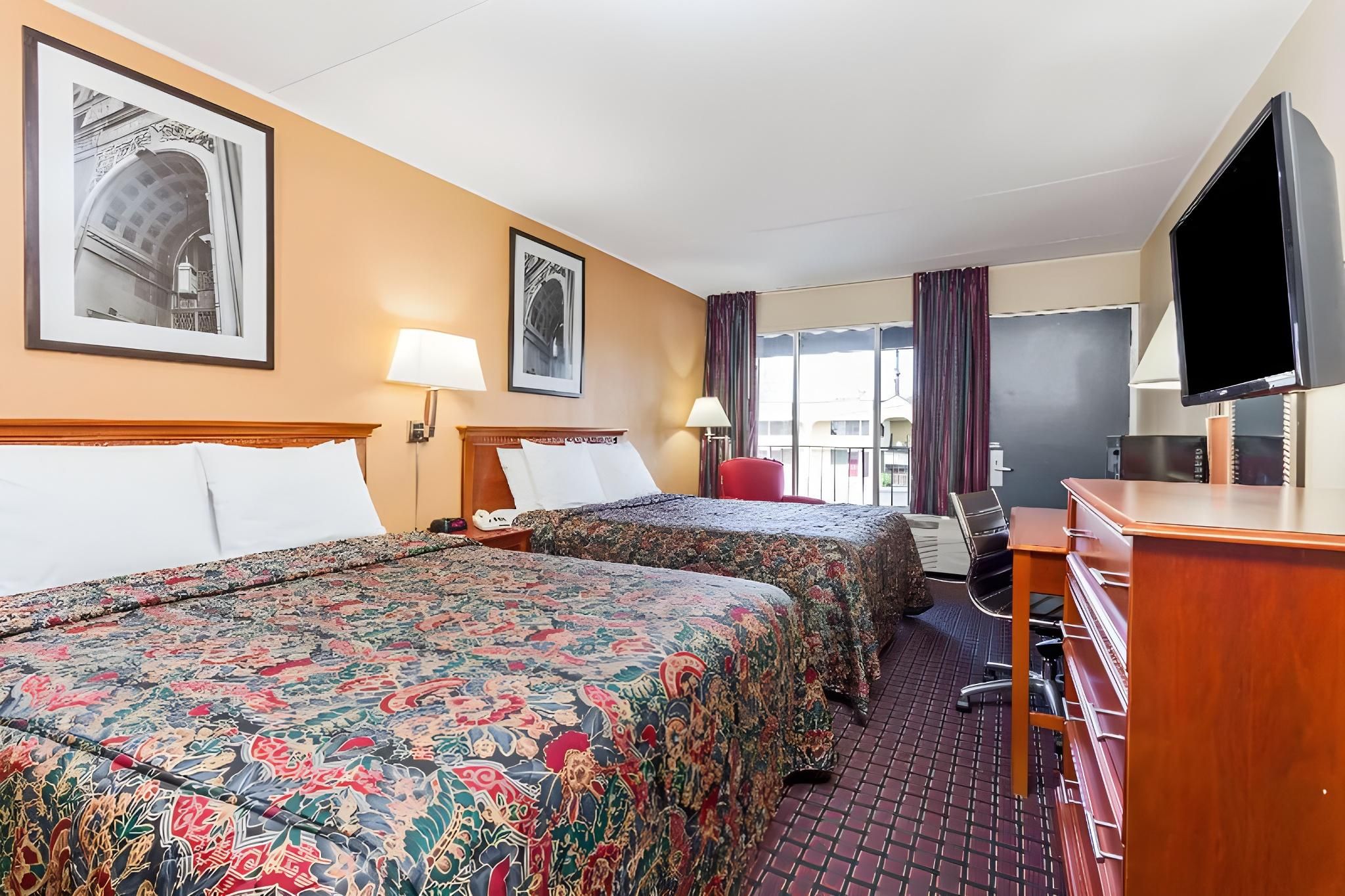 Queen Room with Two Queen Beds - Smoking