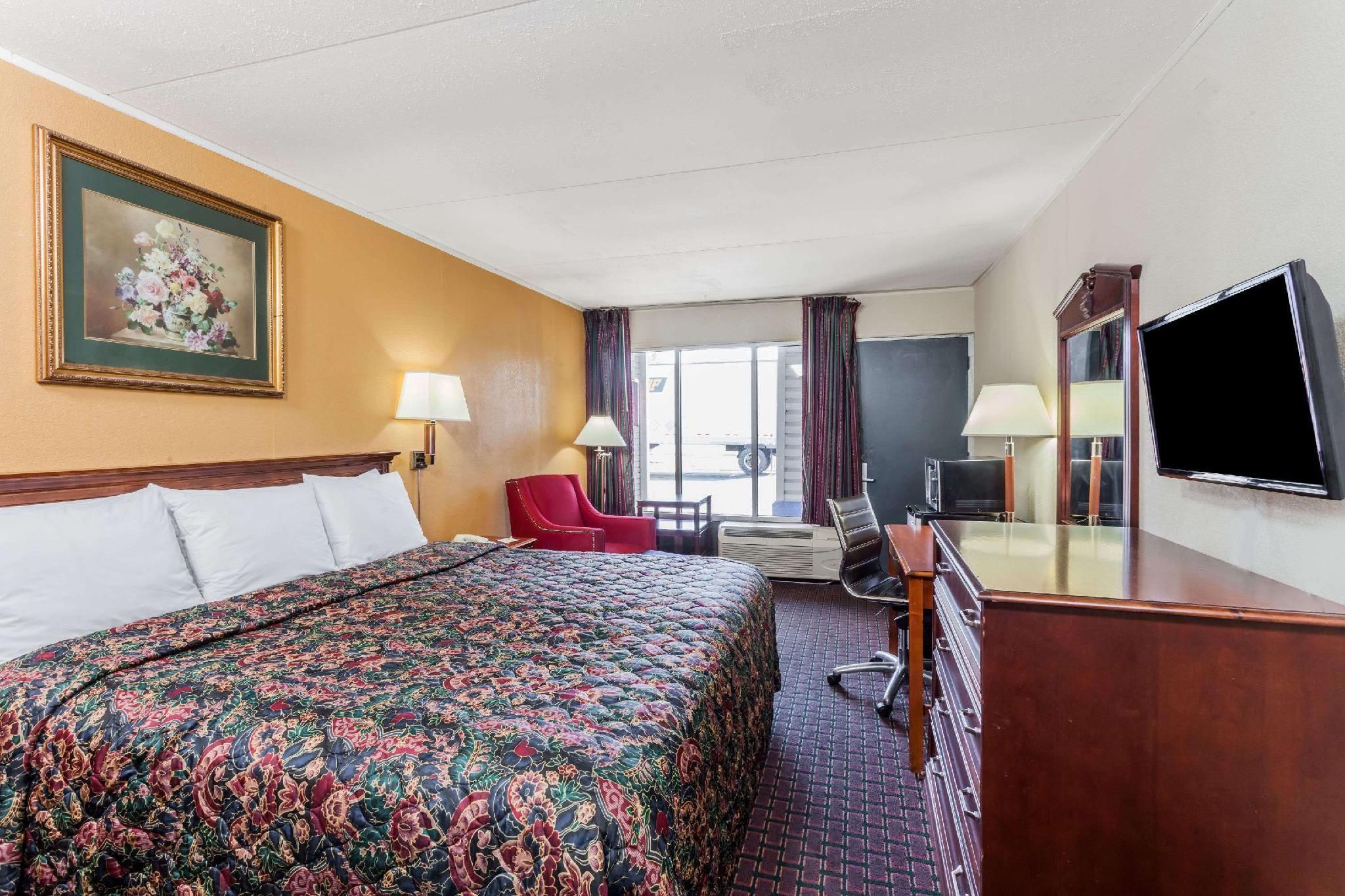 1 King Bed Non-Smoking