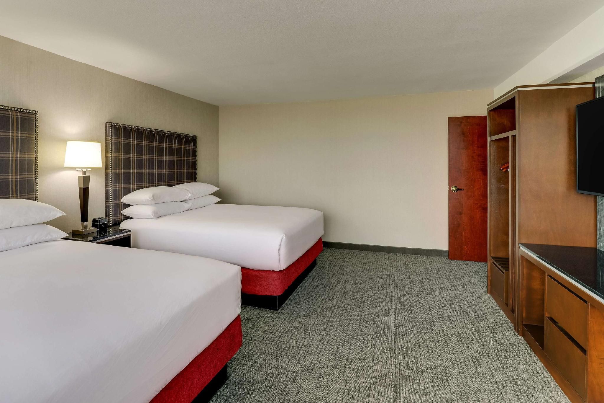 2 Queen Bed Suite, 2 Rooms with Sofa Sleeper