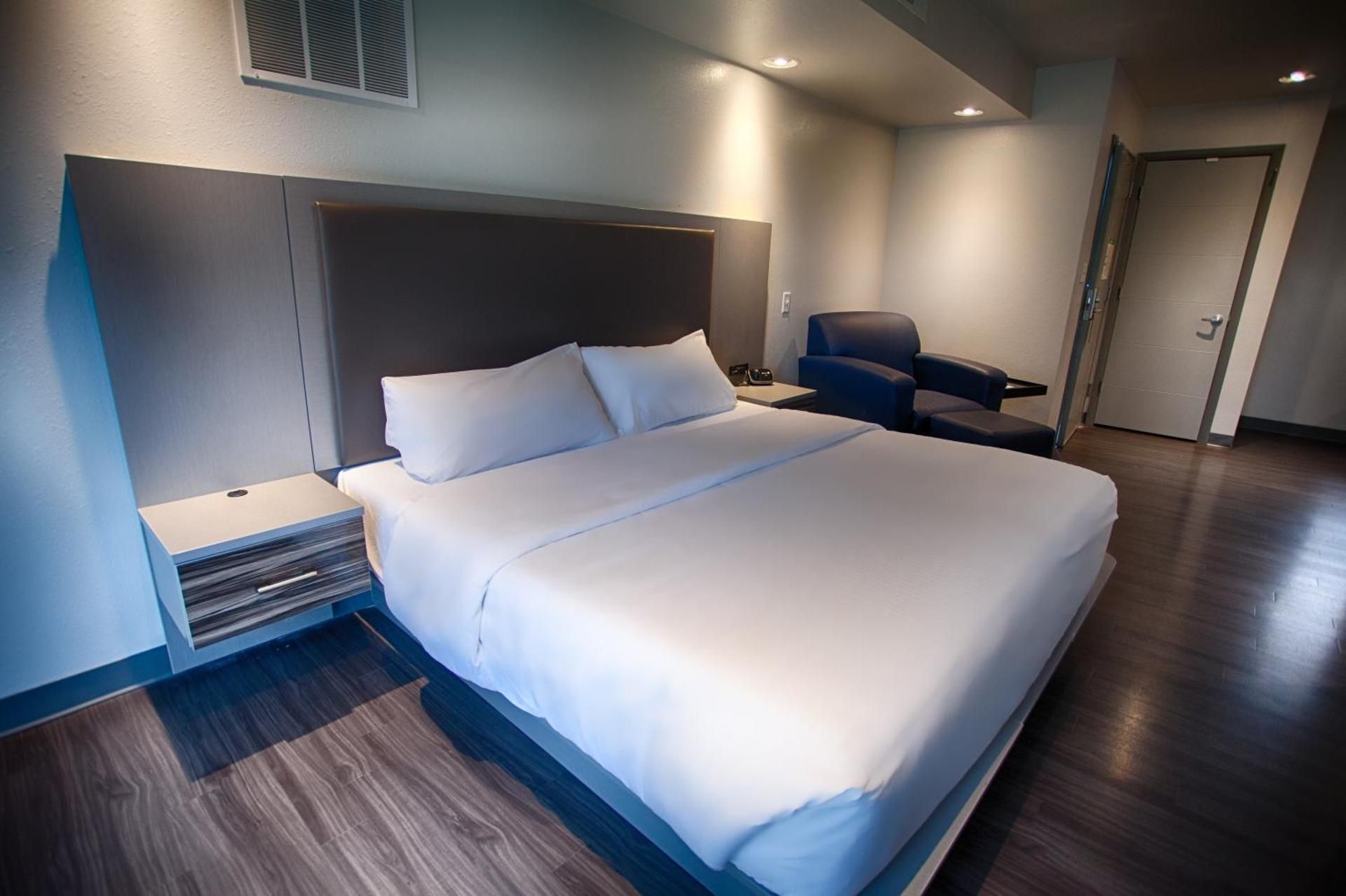 King Suite - Disability Access with Kitchenette