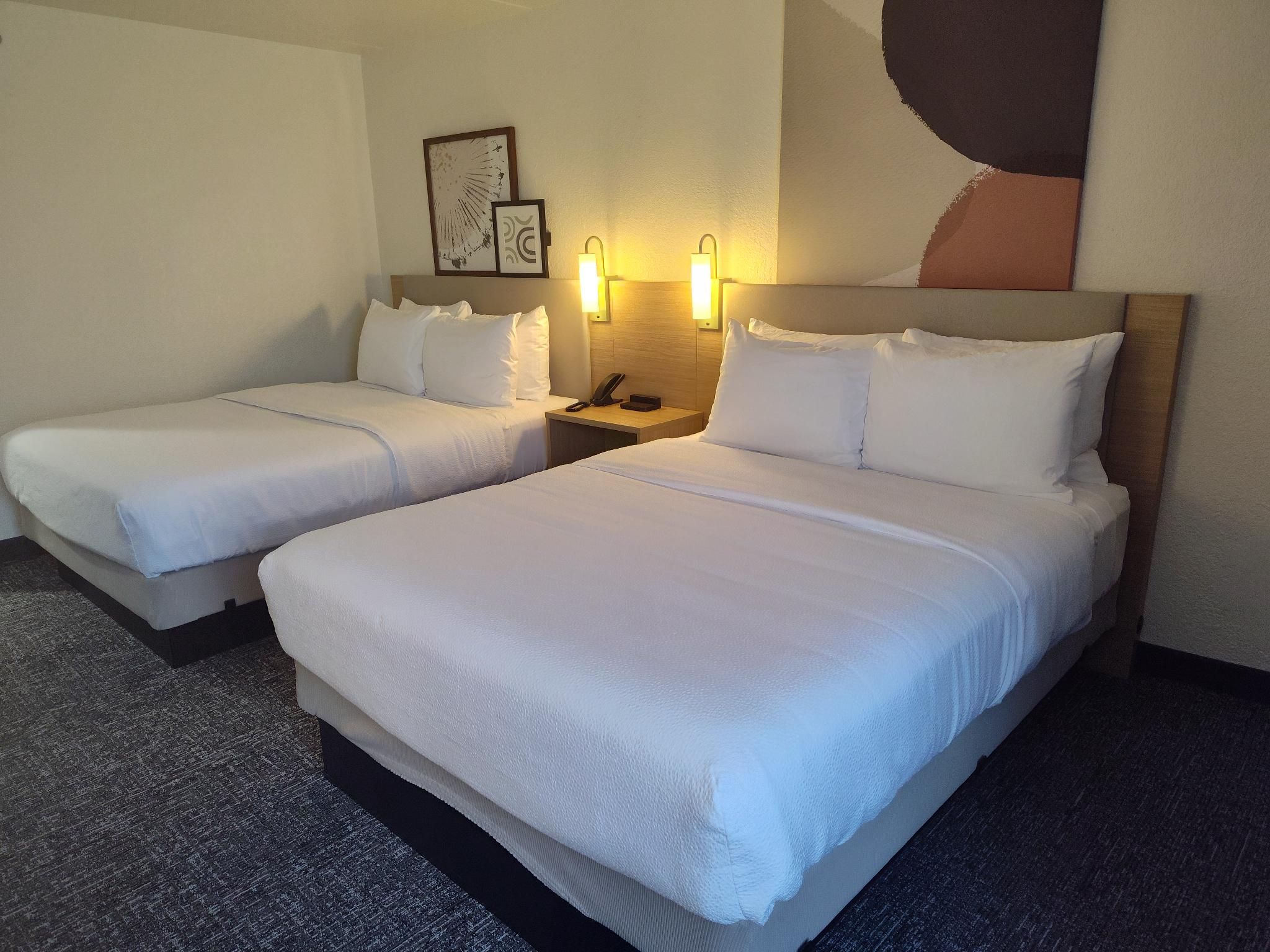 2 Queen Beds Mobility Accessible With Bathtub