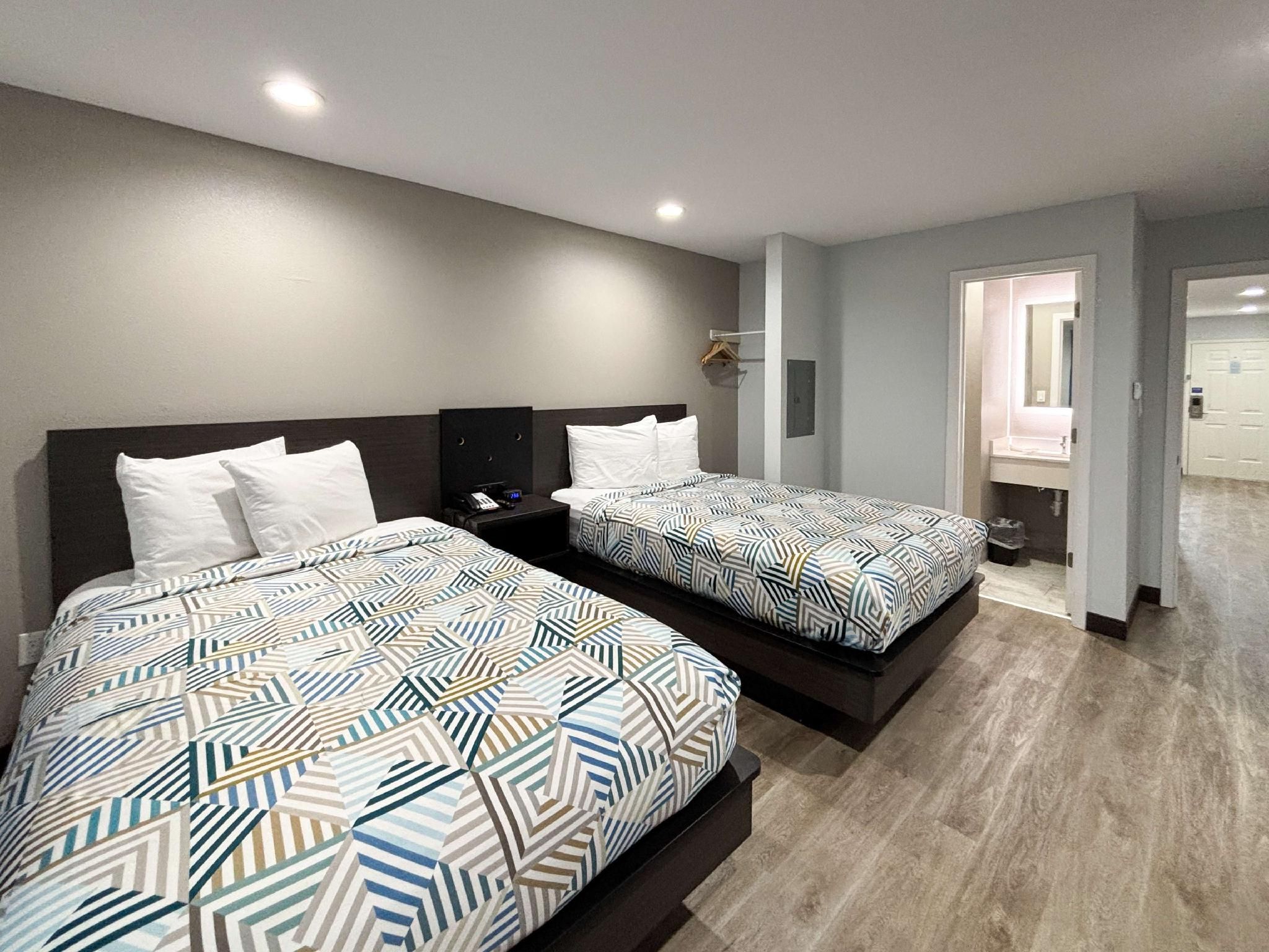2 Full Beds | Non-Smoking, Micfridge