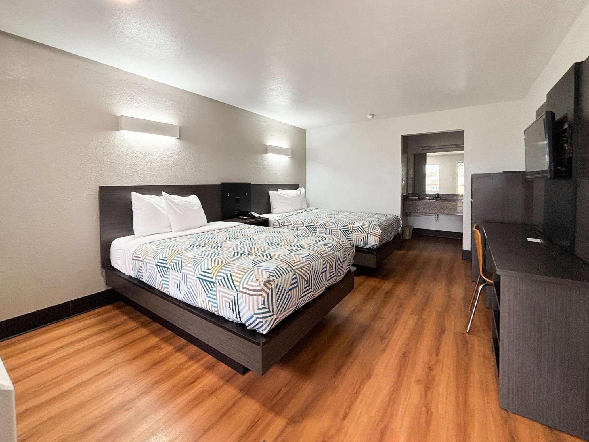 2 Full Beds | Smoking, Micfridge