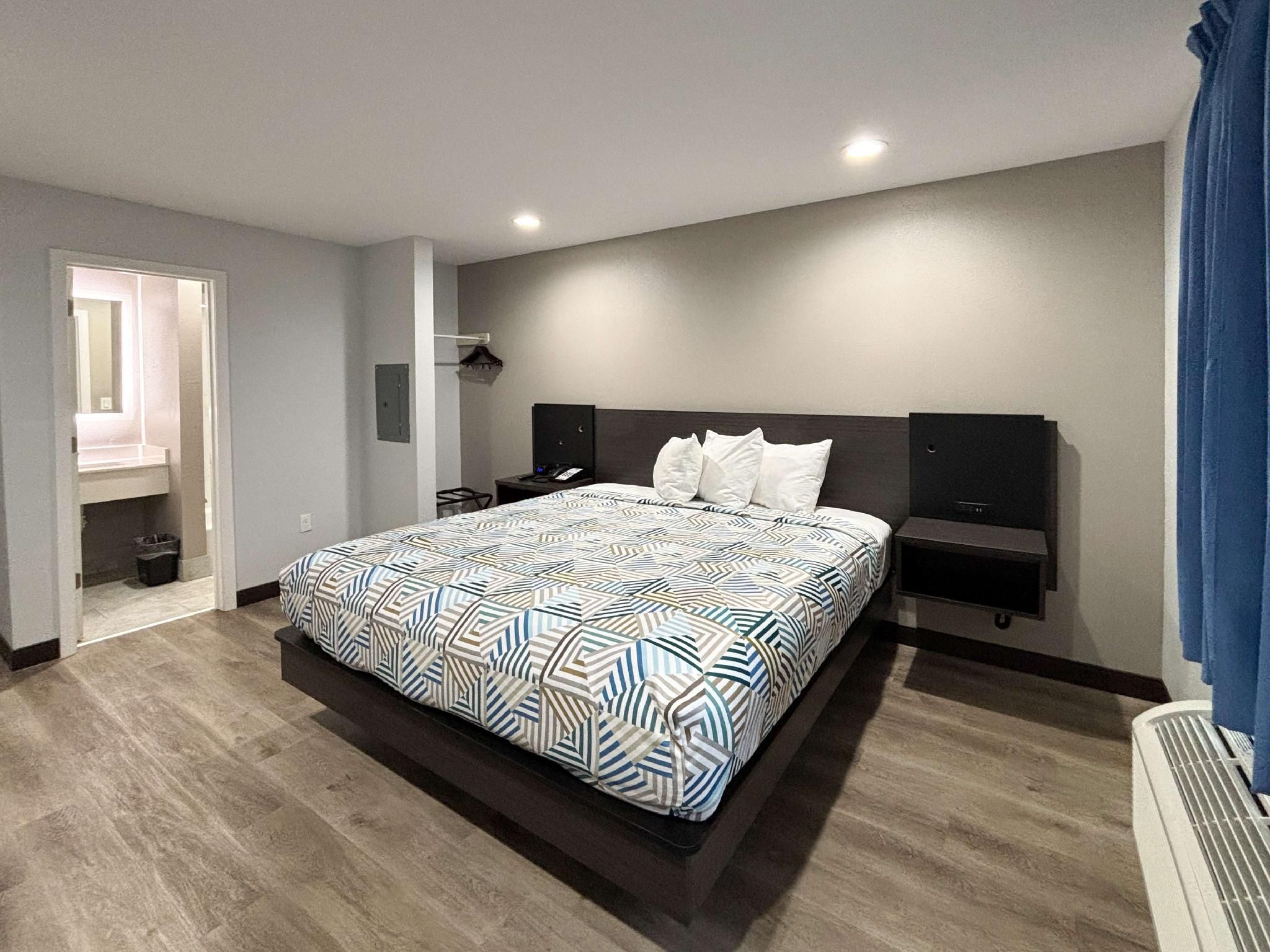 1 King Bed | Suite, Non-Smoking, Kitchen