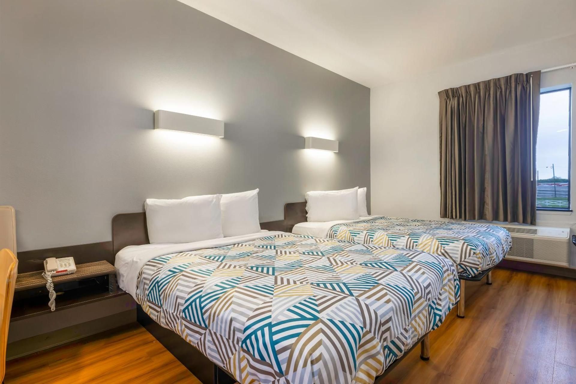 Studio 6  Suites Texas City, TX – I-45 South 2 Full Beds | Non-Smoking, Micfridge