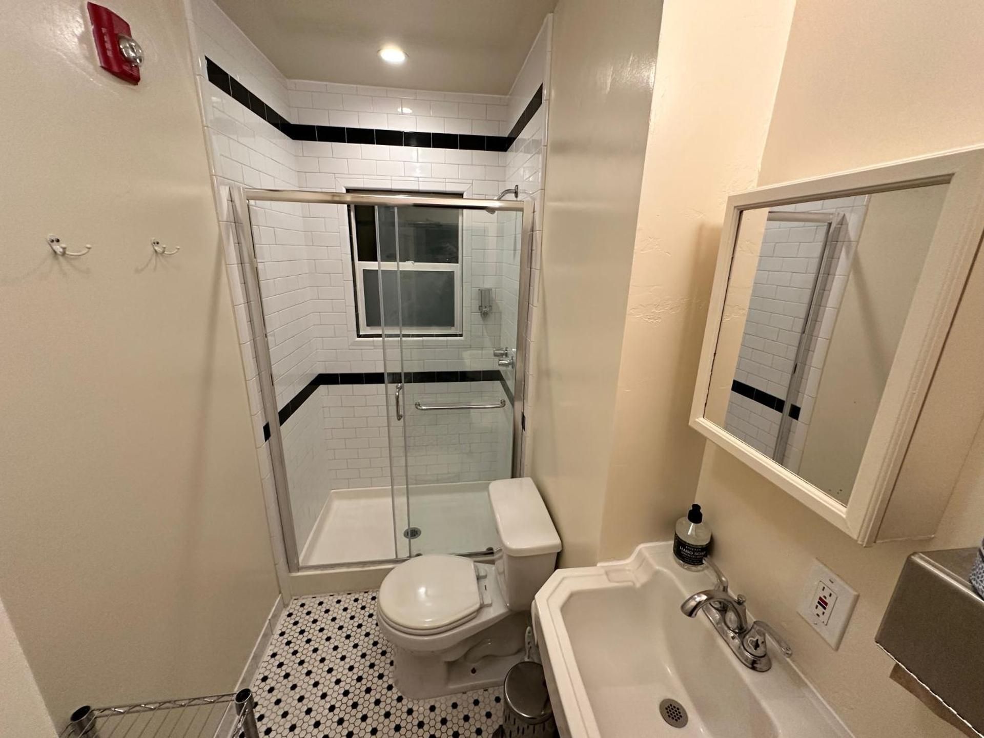 West River House Budget Twin Room