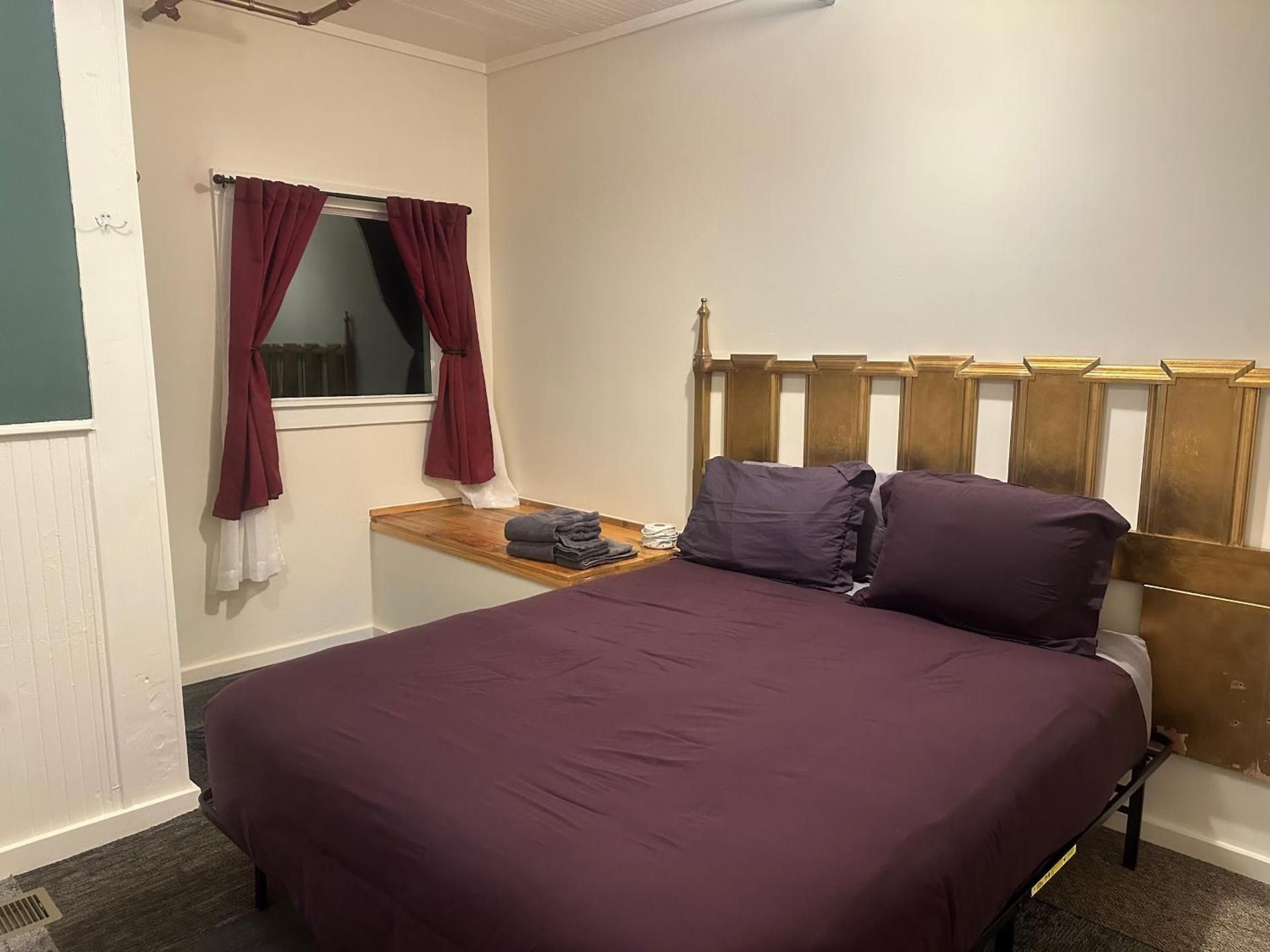 West River House Double Room with Shared Bathroom